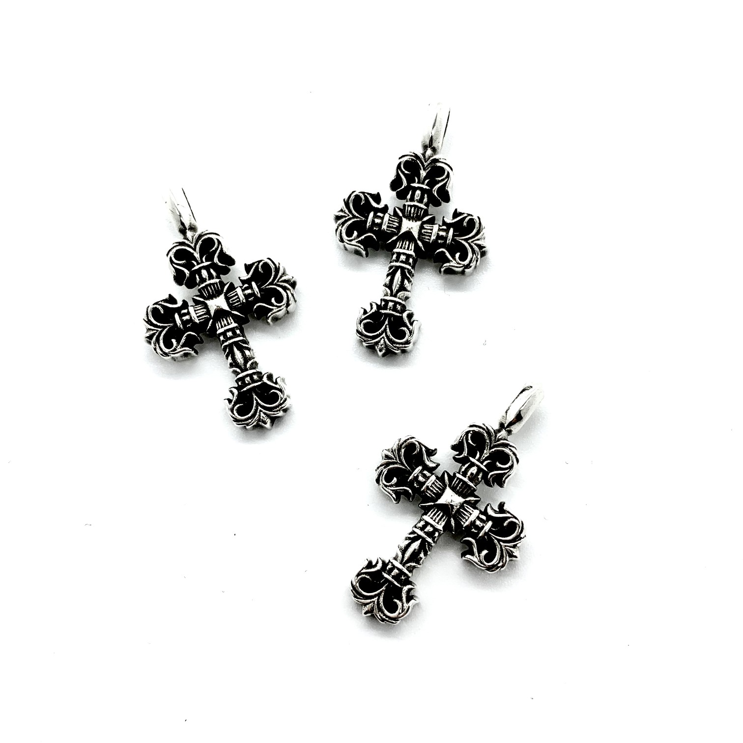 CHROME HEARTS クロムハーツ ミニフレイムクロスネックレス-ボールチェーン/パールチェーン（CHROME HEARTS 052）