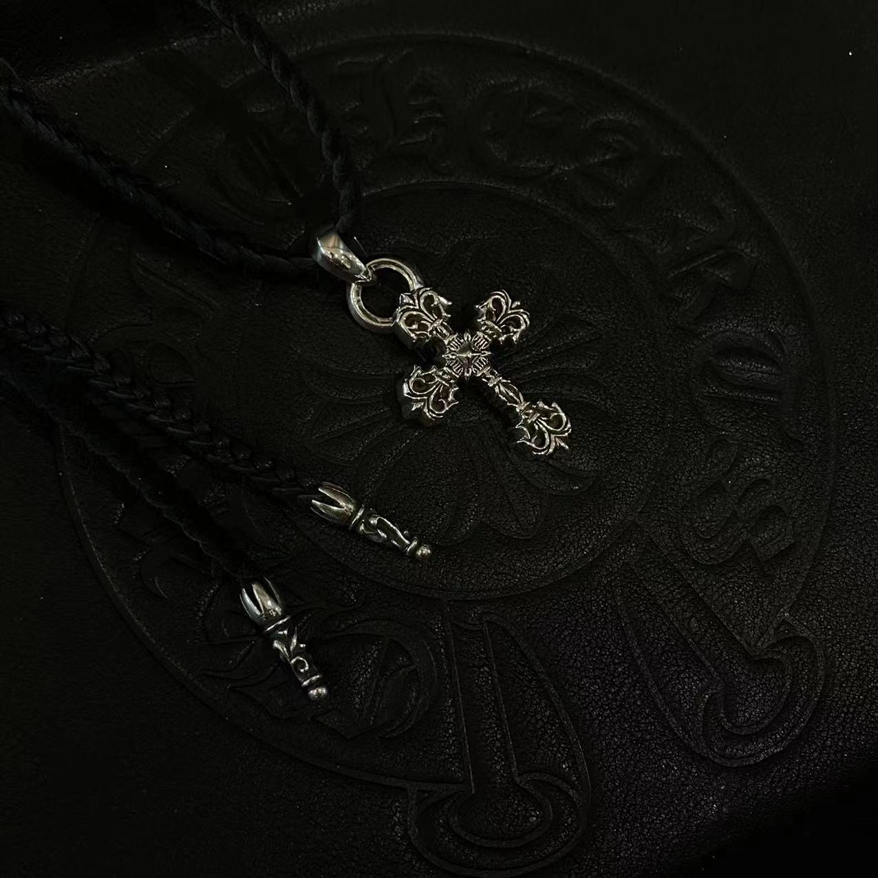 CHROME HEARTS クロムハーツ フレイムクロスレザーコード編み込みネックレス（CHROME HEARTS 060）