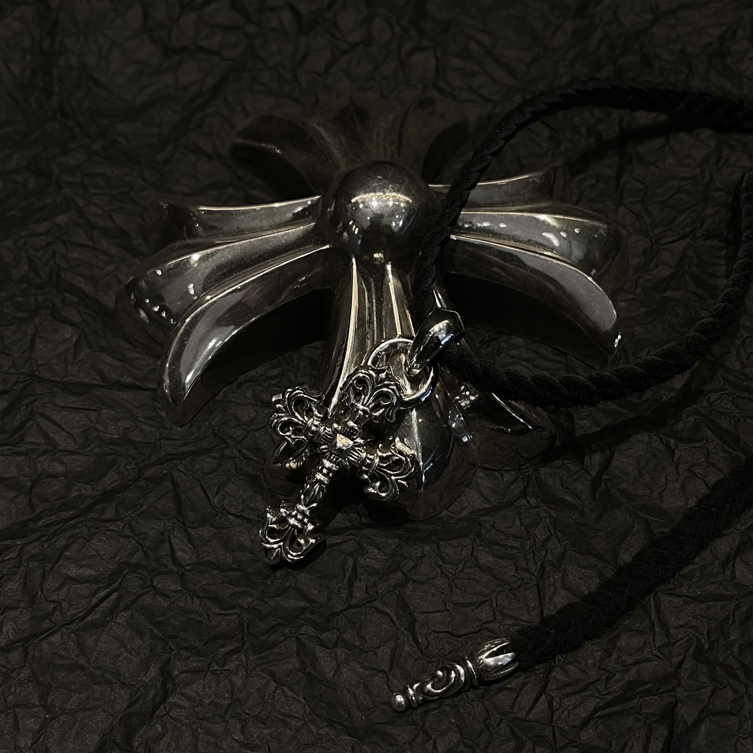 CHROME HEARTS クロムハーツ フレイムクロスレザーコード編み込みネックレス（CHROME HEARTS 060）