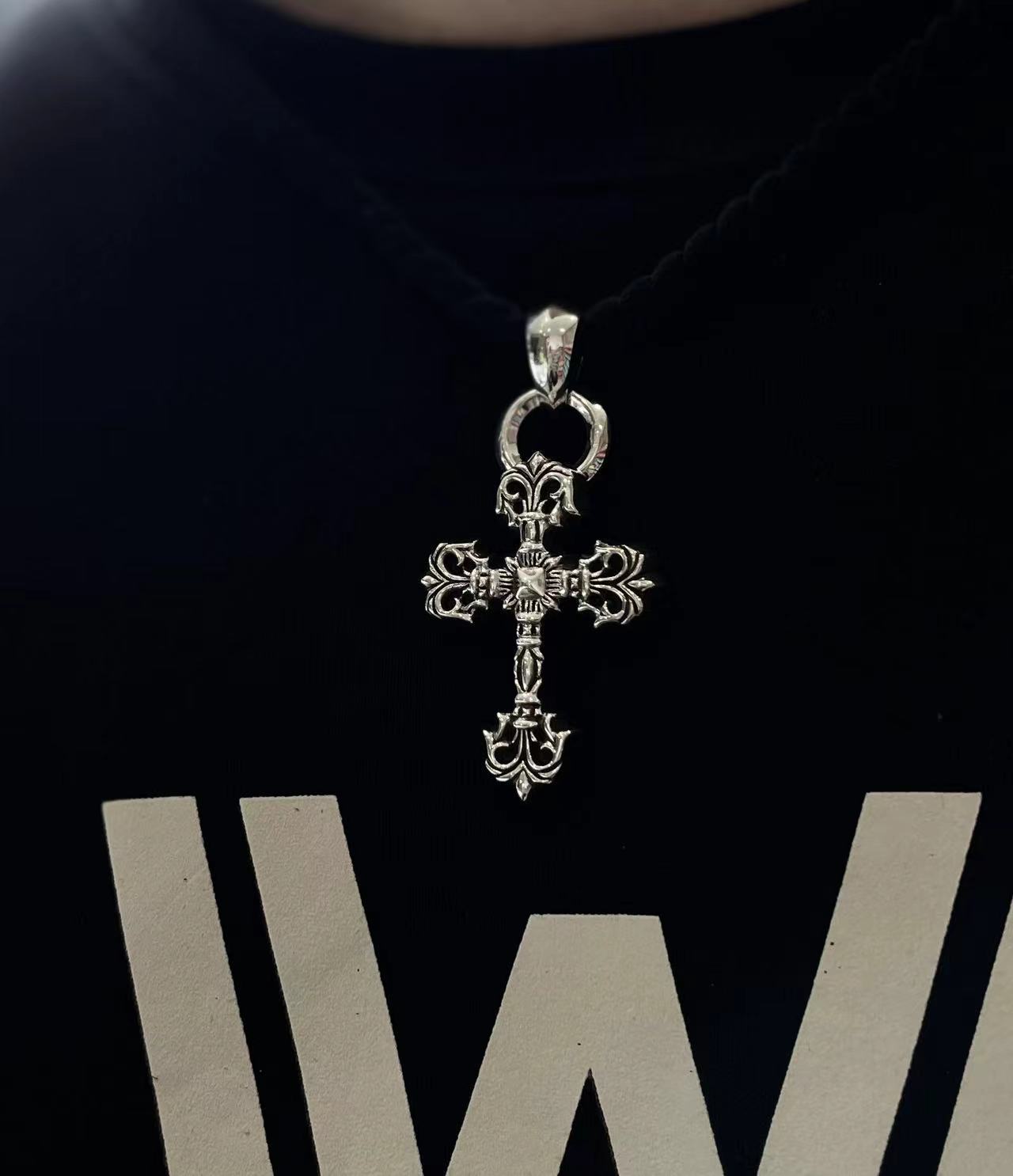 CHROME HEARTS クロムハーツ フレイムクロスレザーコード編み込みネックレス（CHROME HEARTS 060）