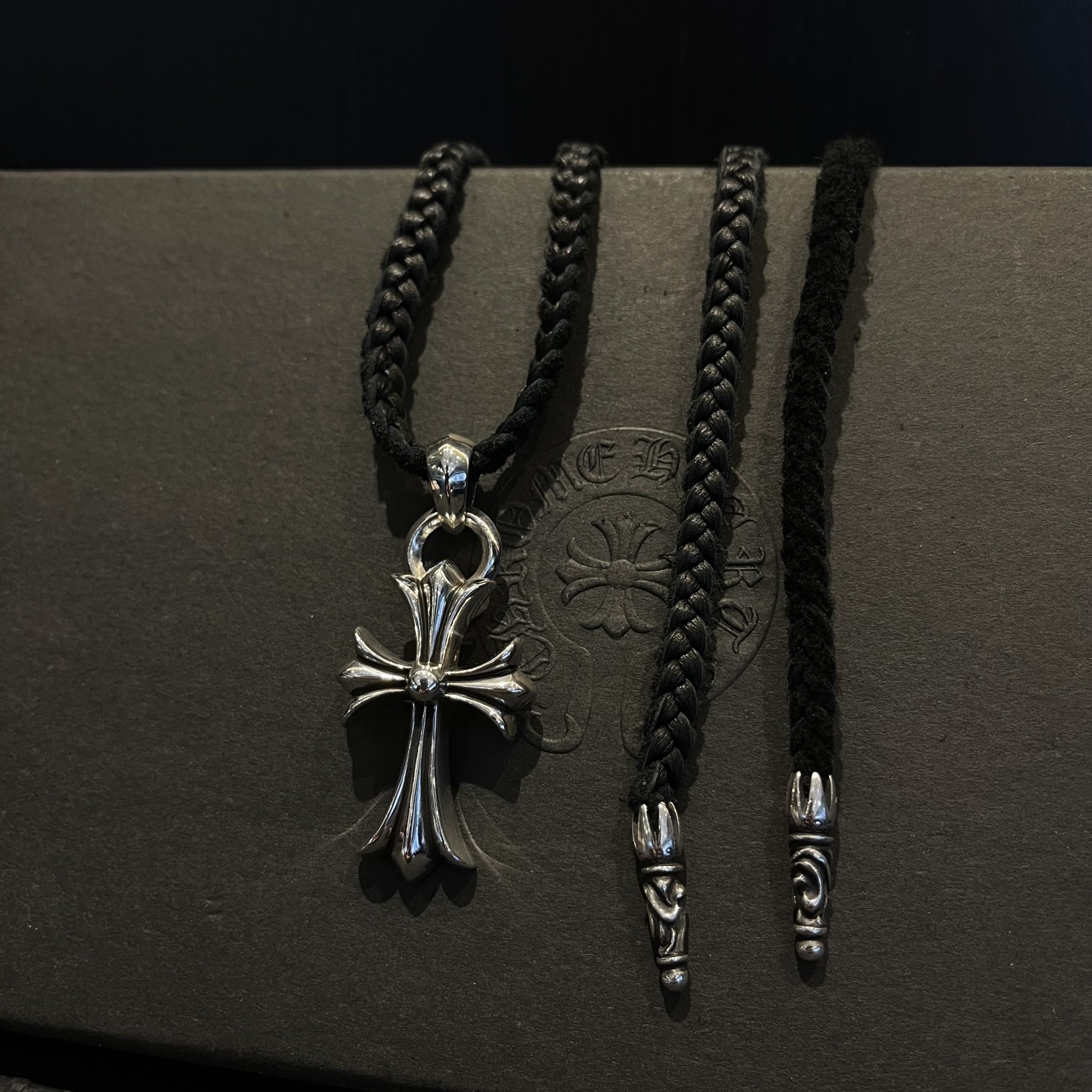  CHROME HEARTS クロムハーツ クラシッククロスレザーコード編み込みネックレス（CHROME HEARTS 063）