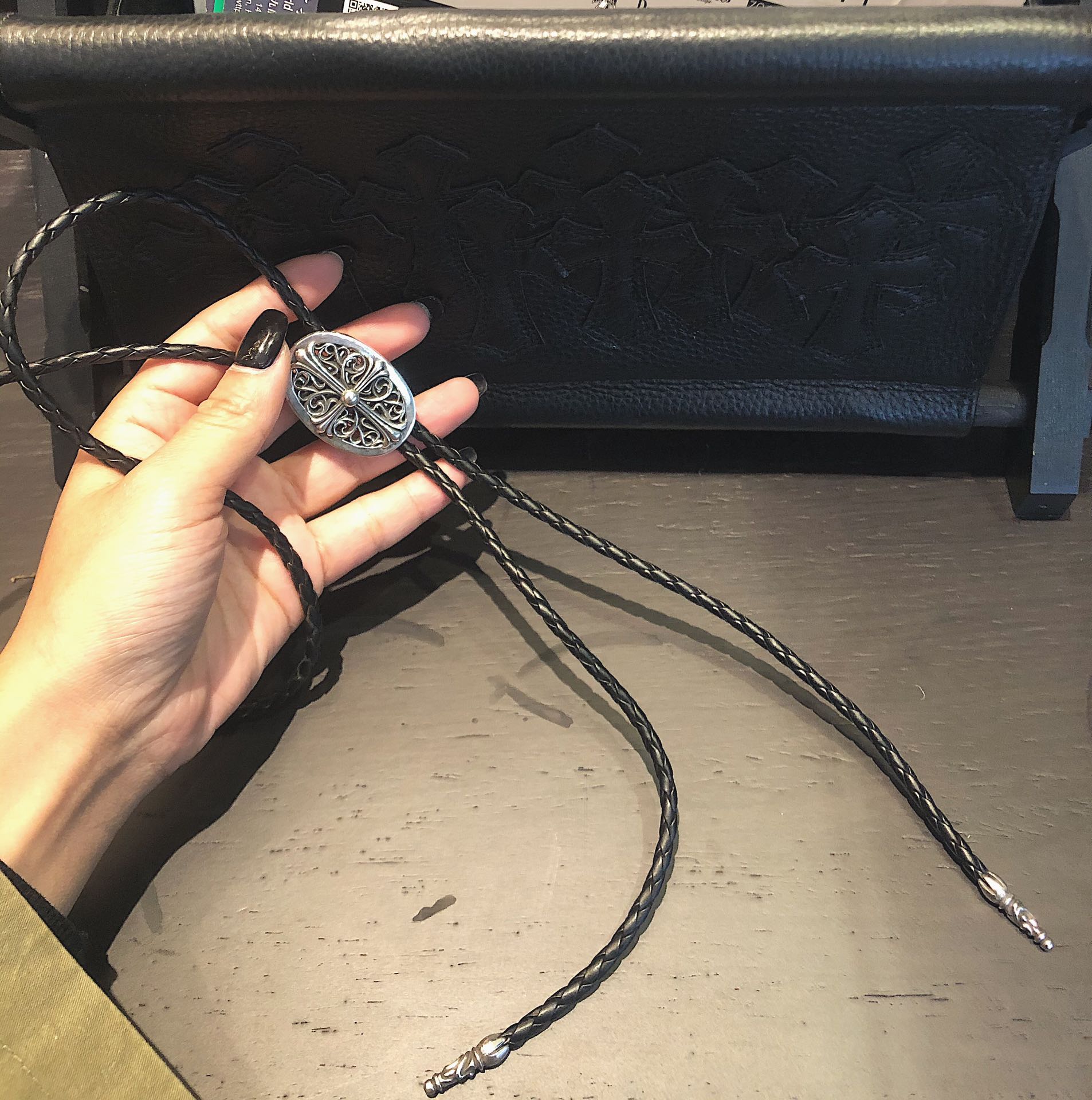 CHROME HEARTS クロムハーツ スターリングシルバークロスアラベスクレザーネックレス（CHROME HEARTS 098）