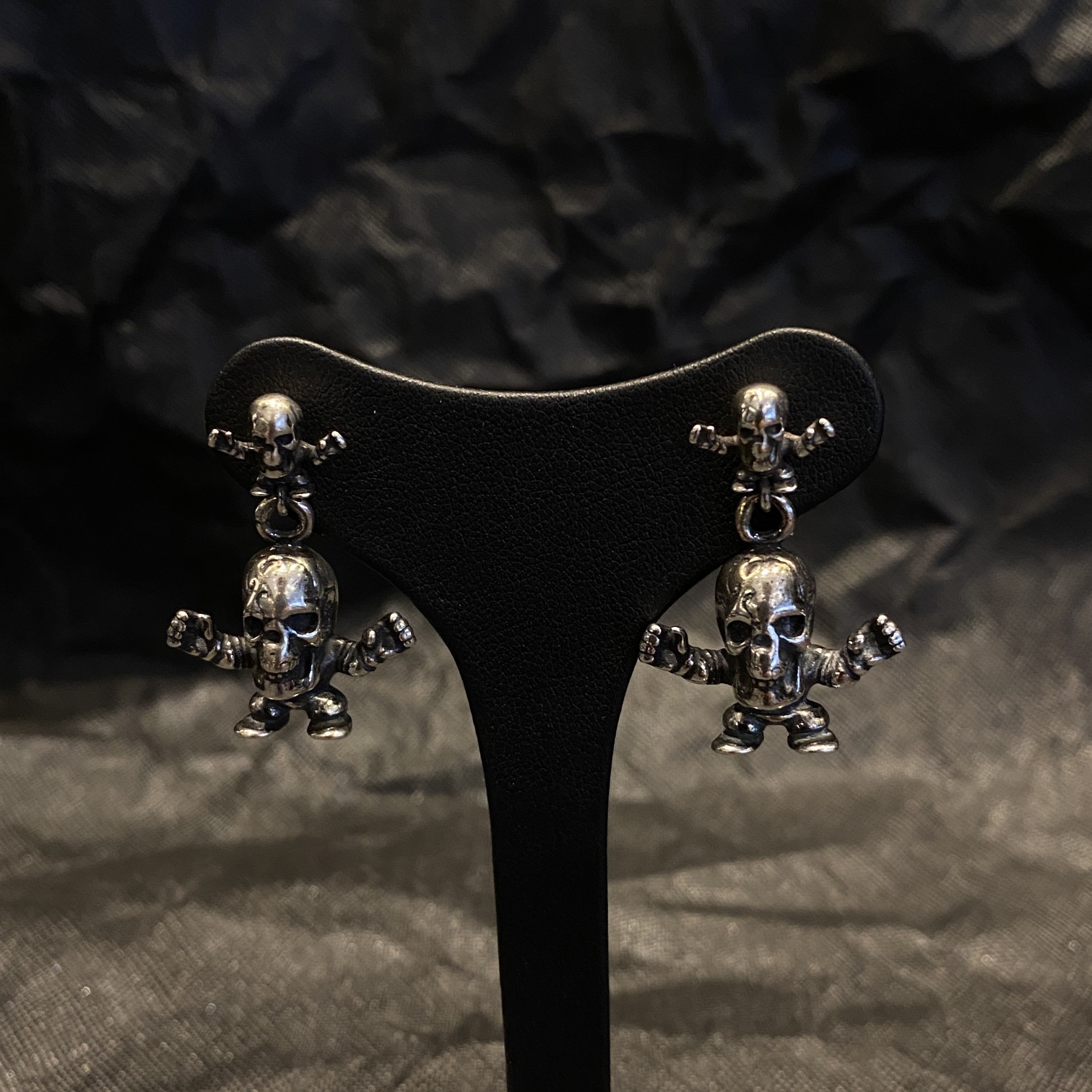 CHROME HEARTS クロムハーツ 大小のスカルピアス（CHROME HEARTS 108）