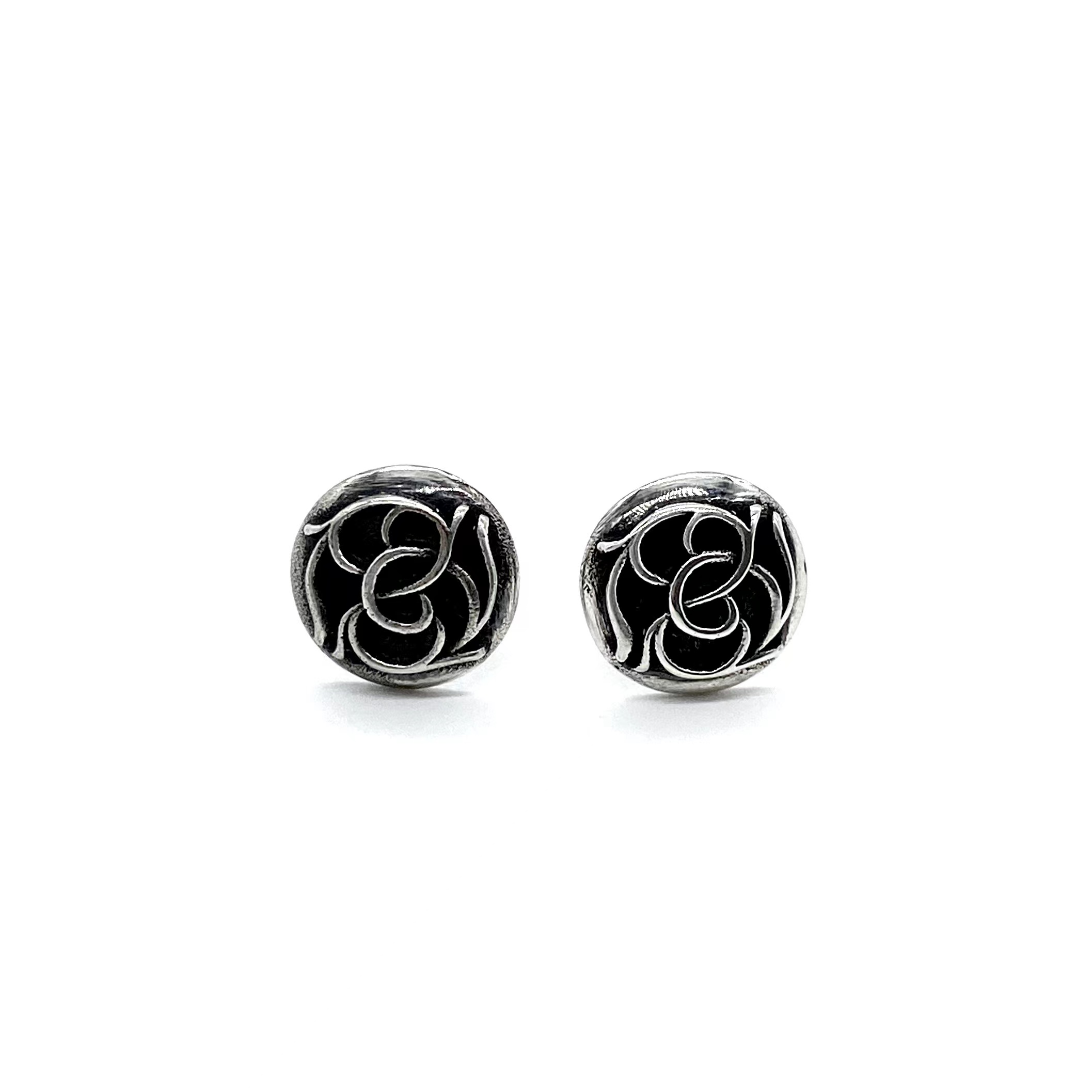 希少 CHROME HEARTS カーブド ティアドロップ シルバー ピアス クロムハーツカーブティアドロップイヤリング（ピアス）|クロム