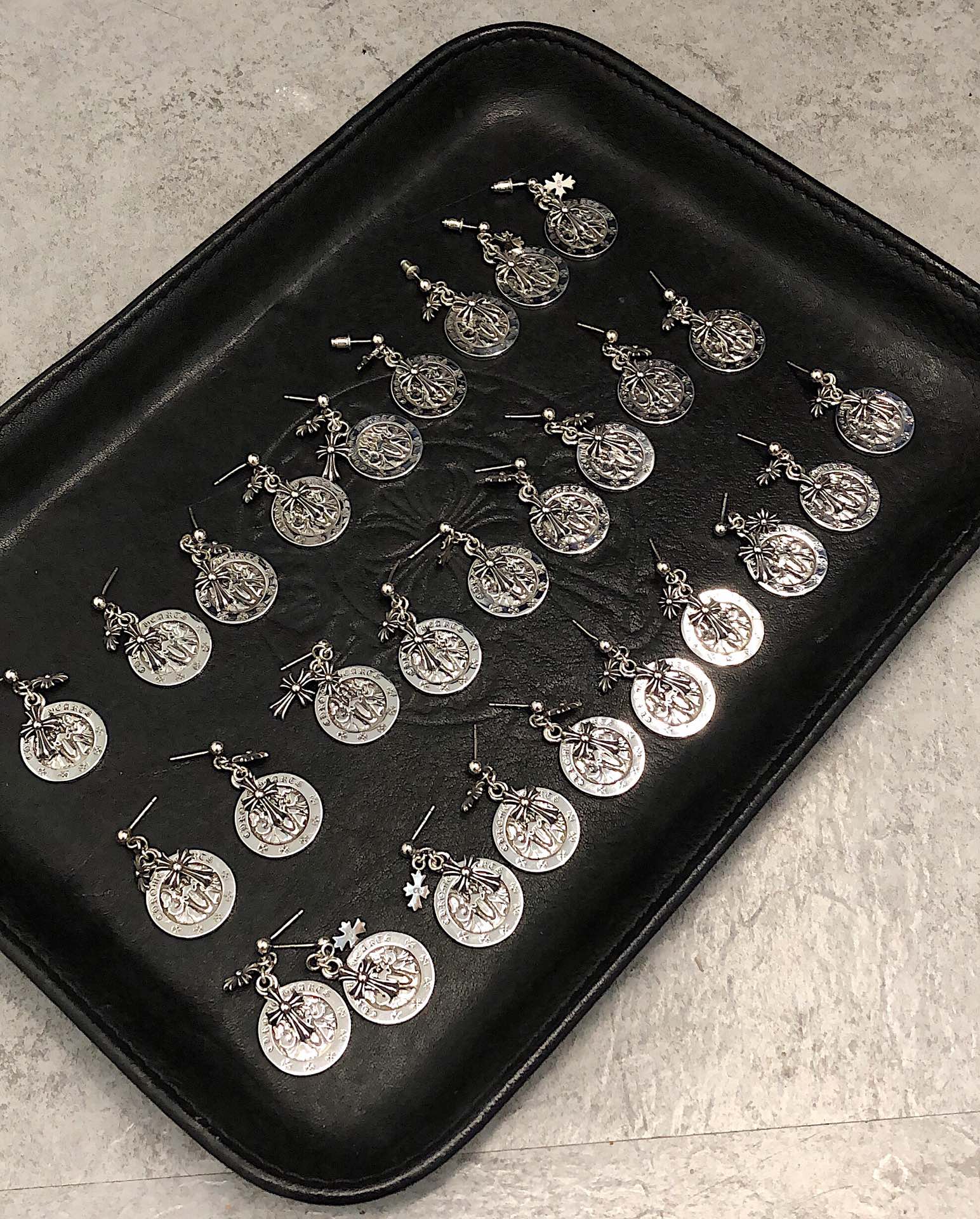 CHROME HEARTS クロムハーツ クロスソードラウンドピアス（CHROME HEARTS 125）