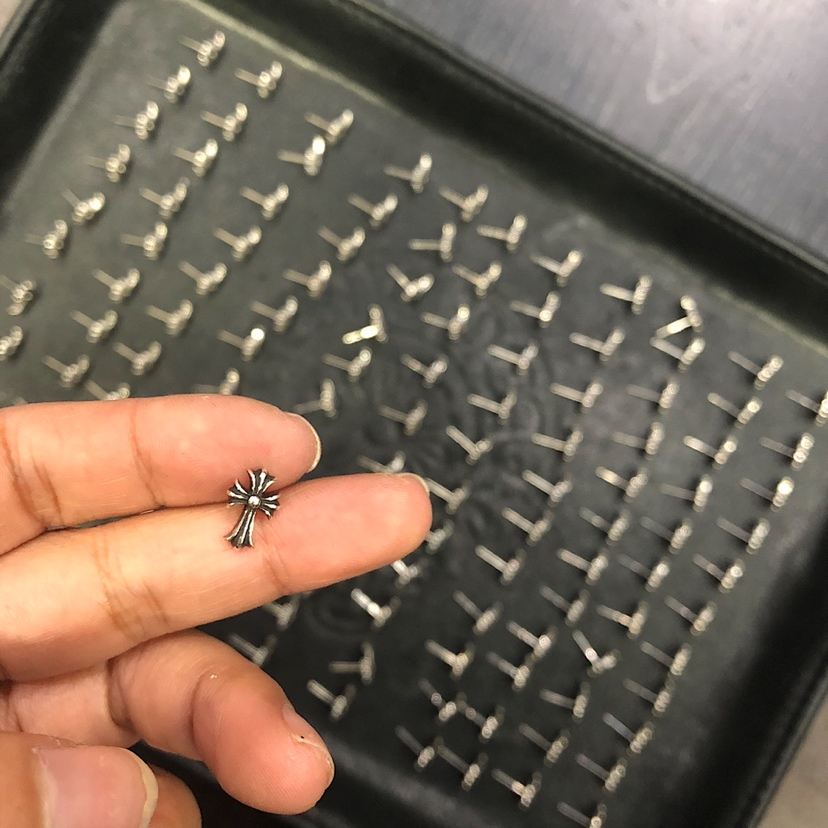 CHROME HEARTS クロムハーツ ロングクロスピアス（CHROME HEARTS 129）