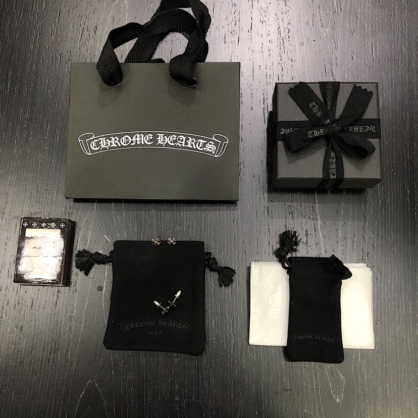 CHROME HEARTS クロムハーツ クロスイヤリング（CHROME HEARTS 135）