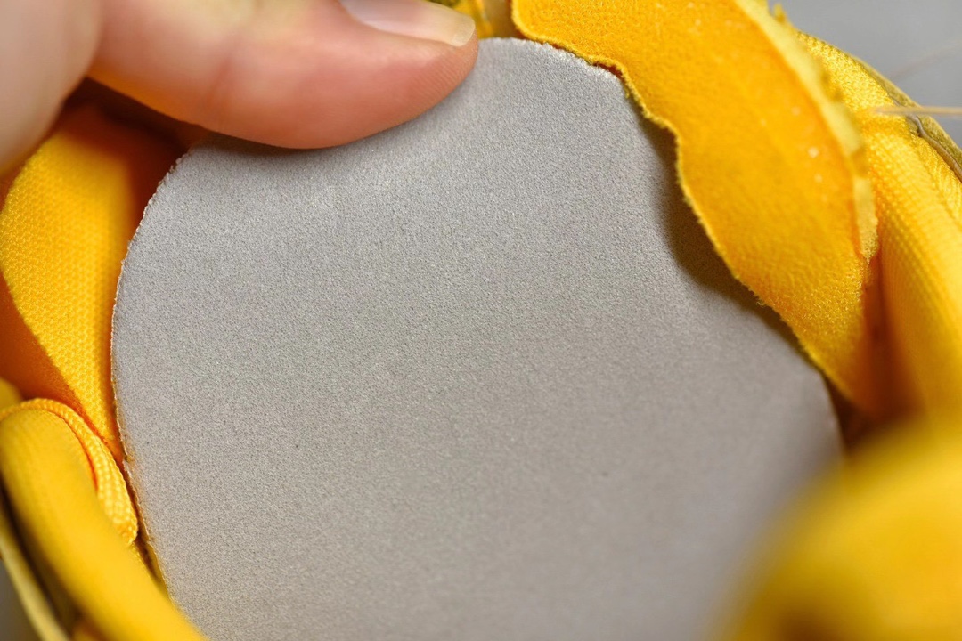 Off-White × Nike Air Rubber Dunk "University Gold"（CU6015-700）