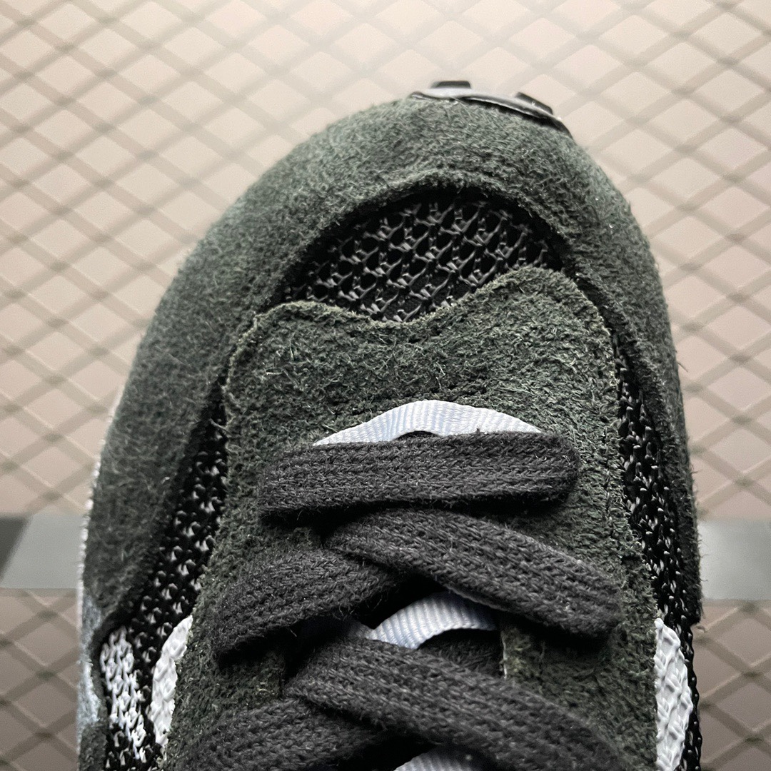 sacai × Nike Vapor Waffle "Black and White"（CV1363-001）