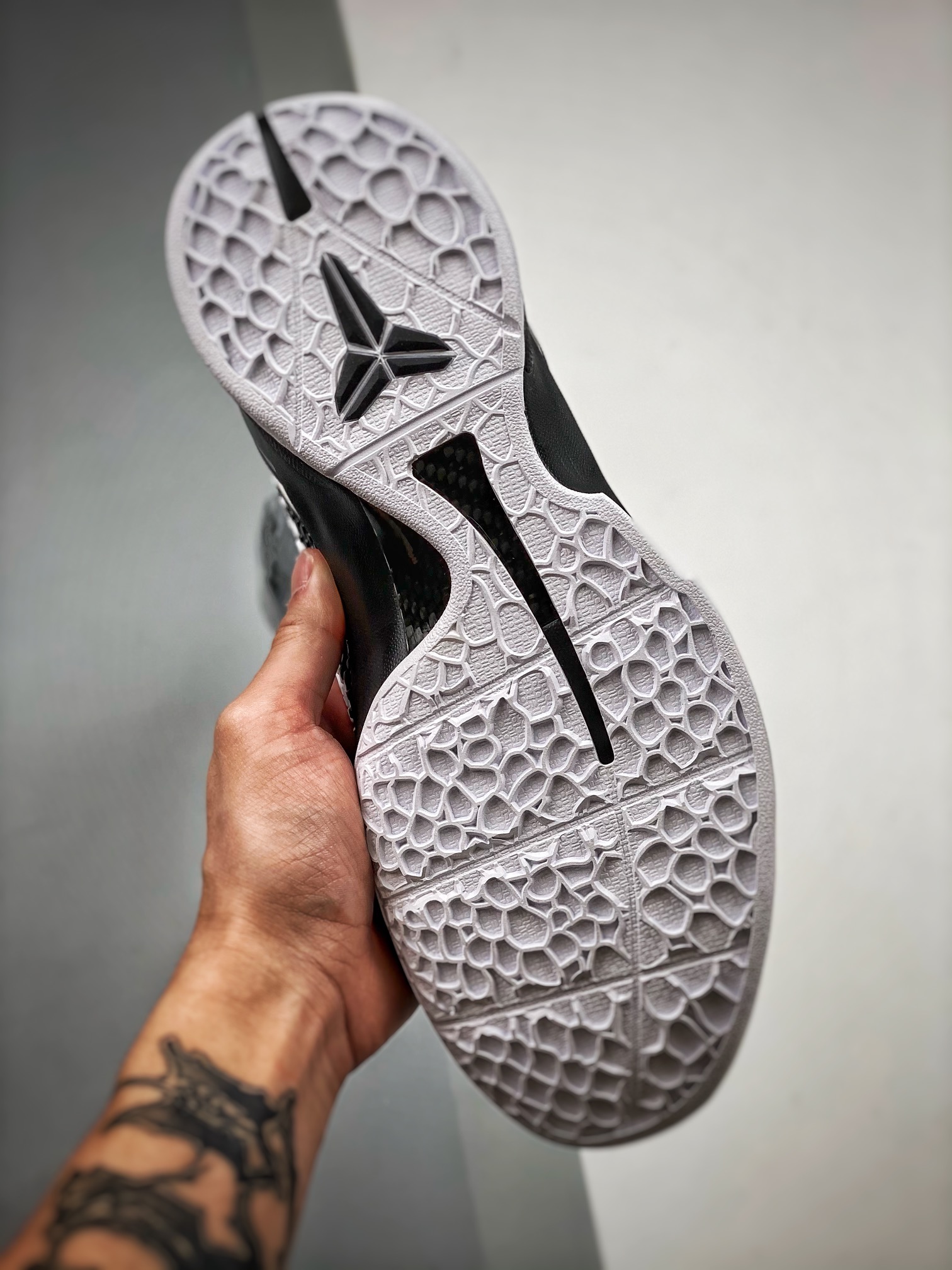 Nike Kobe 6 Protro "Mambacita Sweet 16"（CW2190-002）