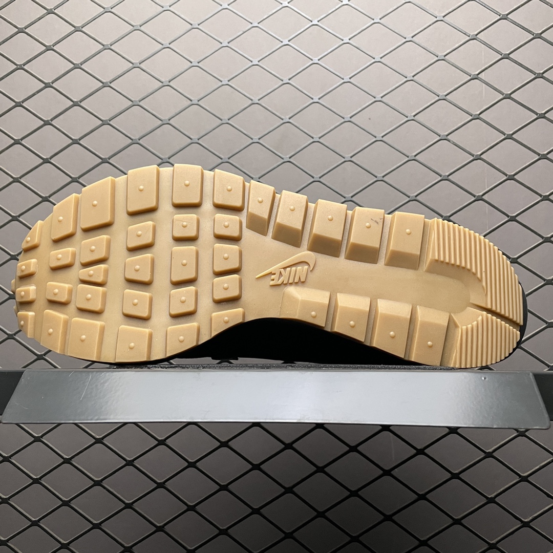 sacai × Nike VaporWaffle "Black Gum"(DD1875-001）