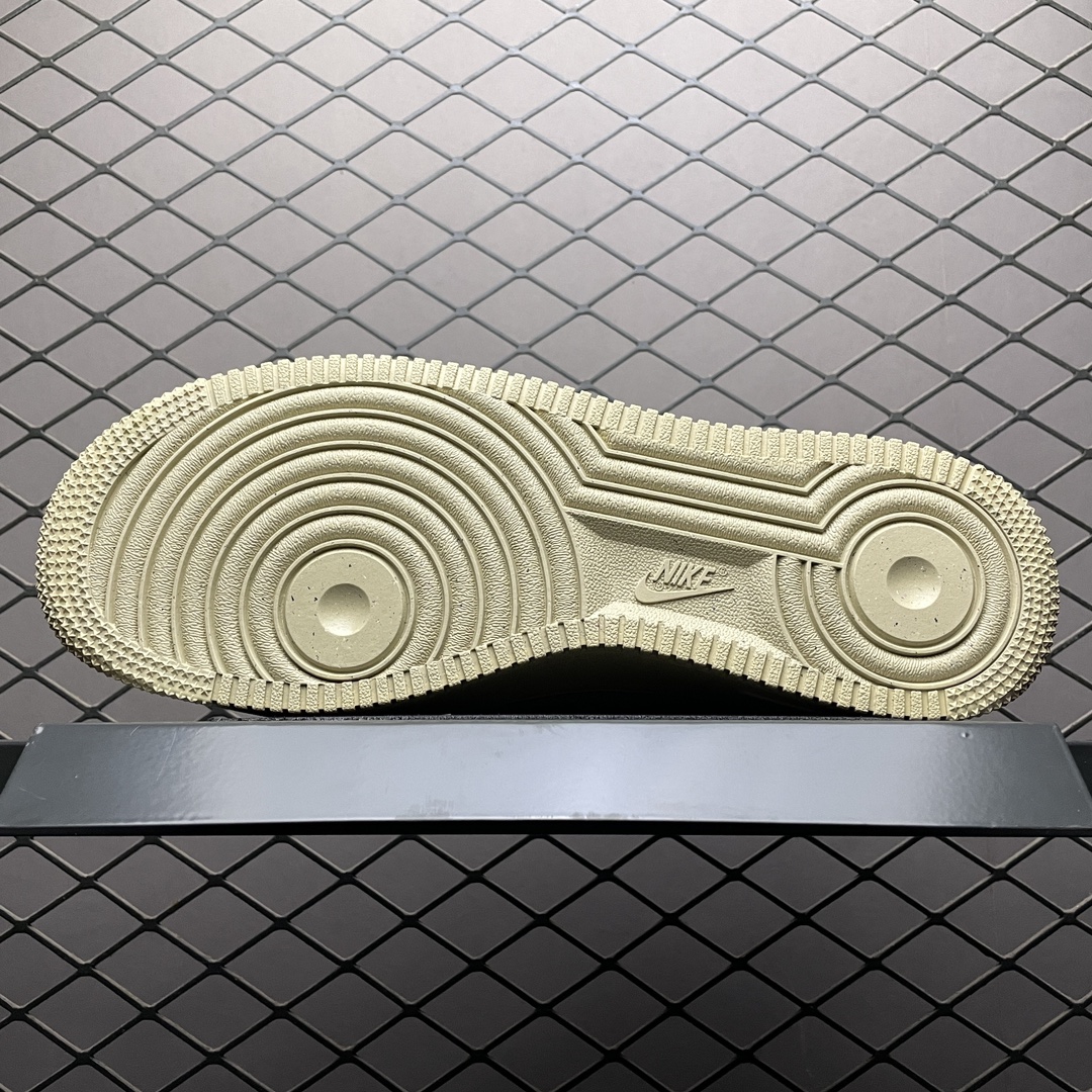 Billie Eilish × Nike Air Force 1 Low '07 SP "Mushroom"（DQ4137-200）