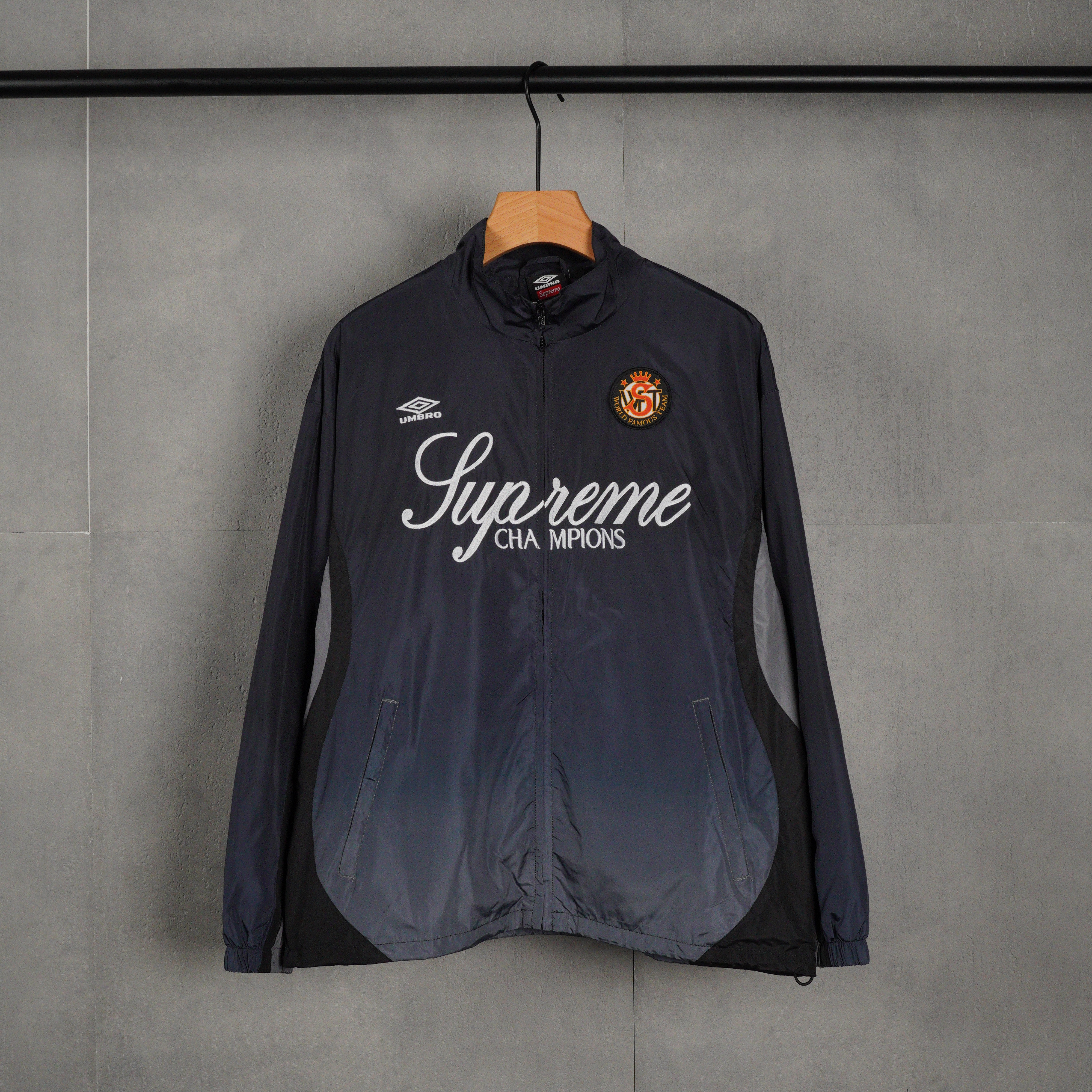 Supreme x Umbro Gradient Track Jacket "Black"（SUP-FW25-026）