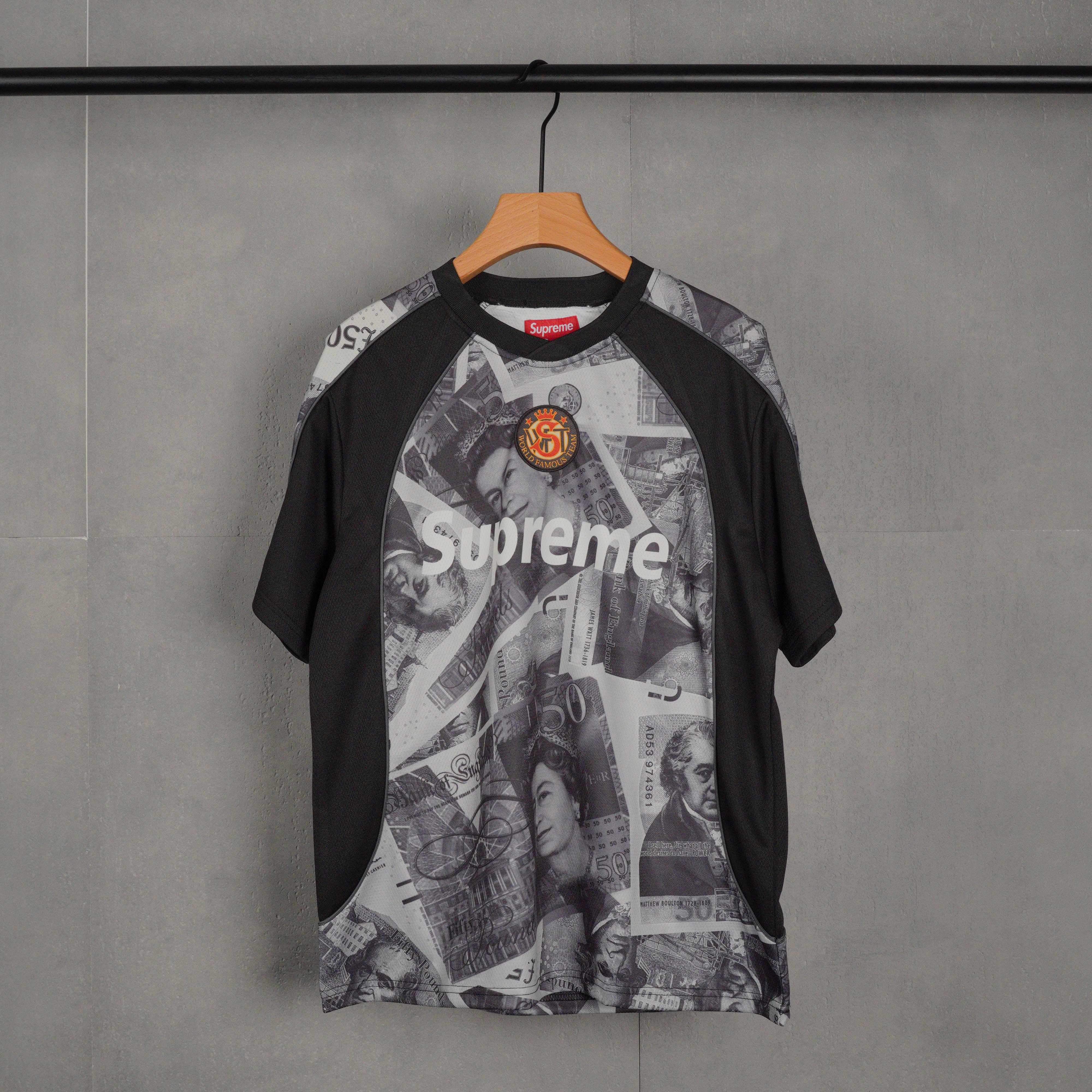 Supreme Pounds Soccer Jersey "Black"（SUP-FW25-033）