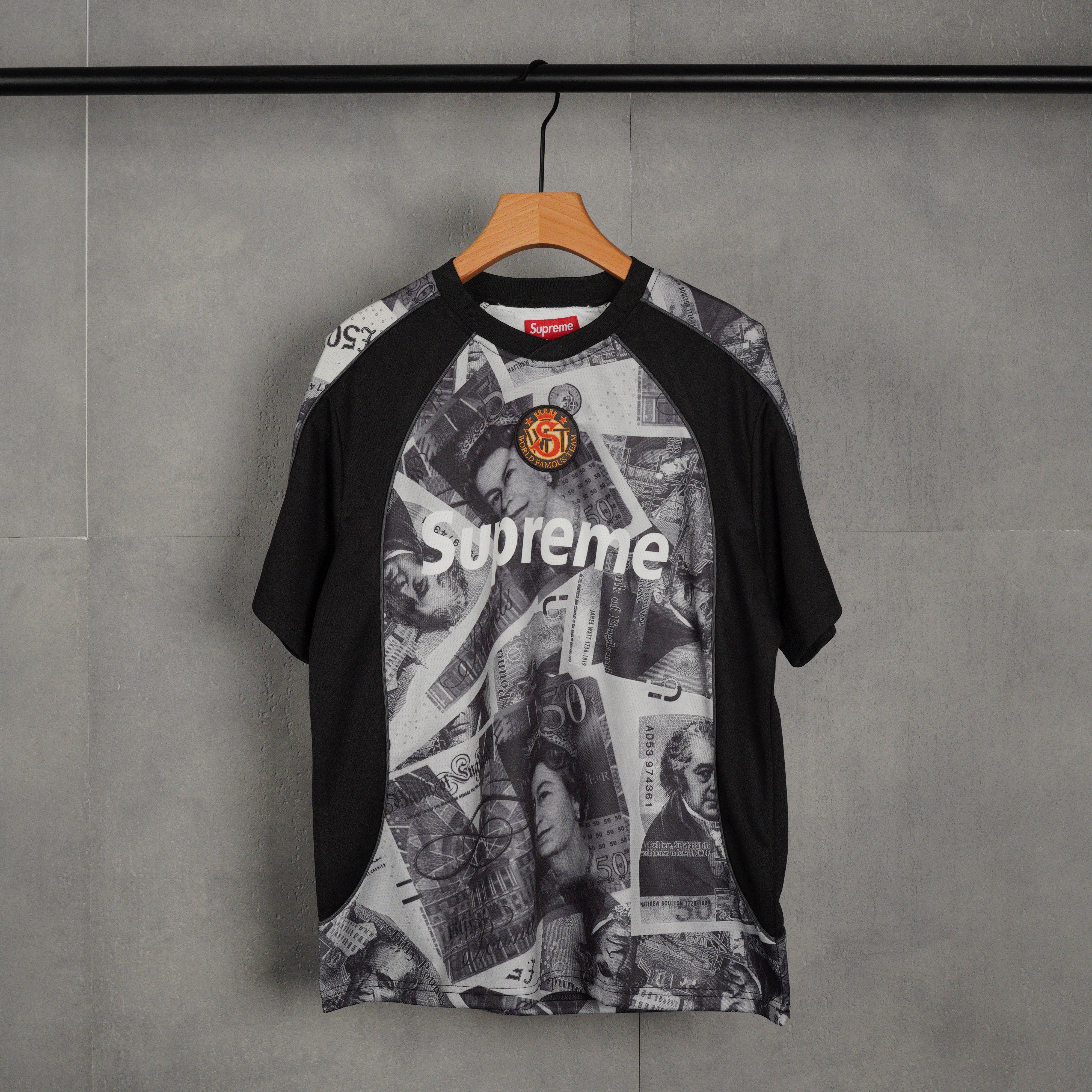 Supreme Pounds Soccer Jersey "Black"（SUP-FW25-033）