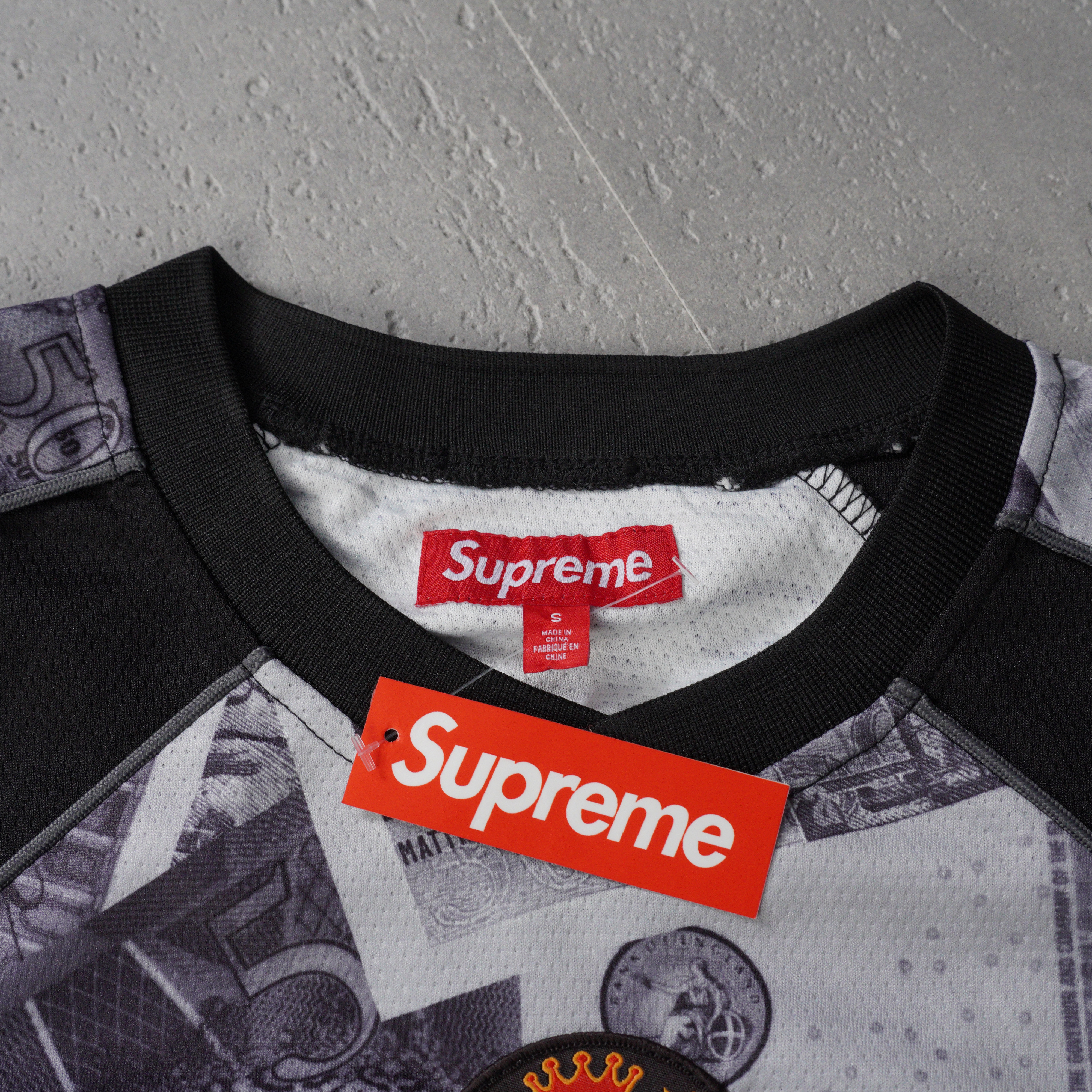 Supreme Pounds Soccer Jersey "Black"（SUP-FW25-033）