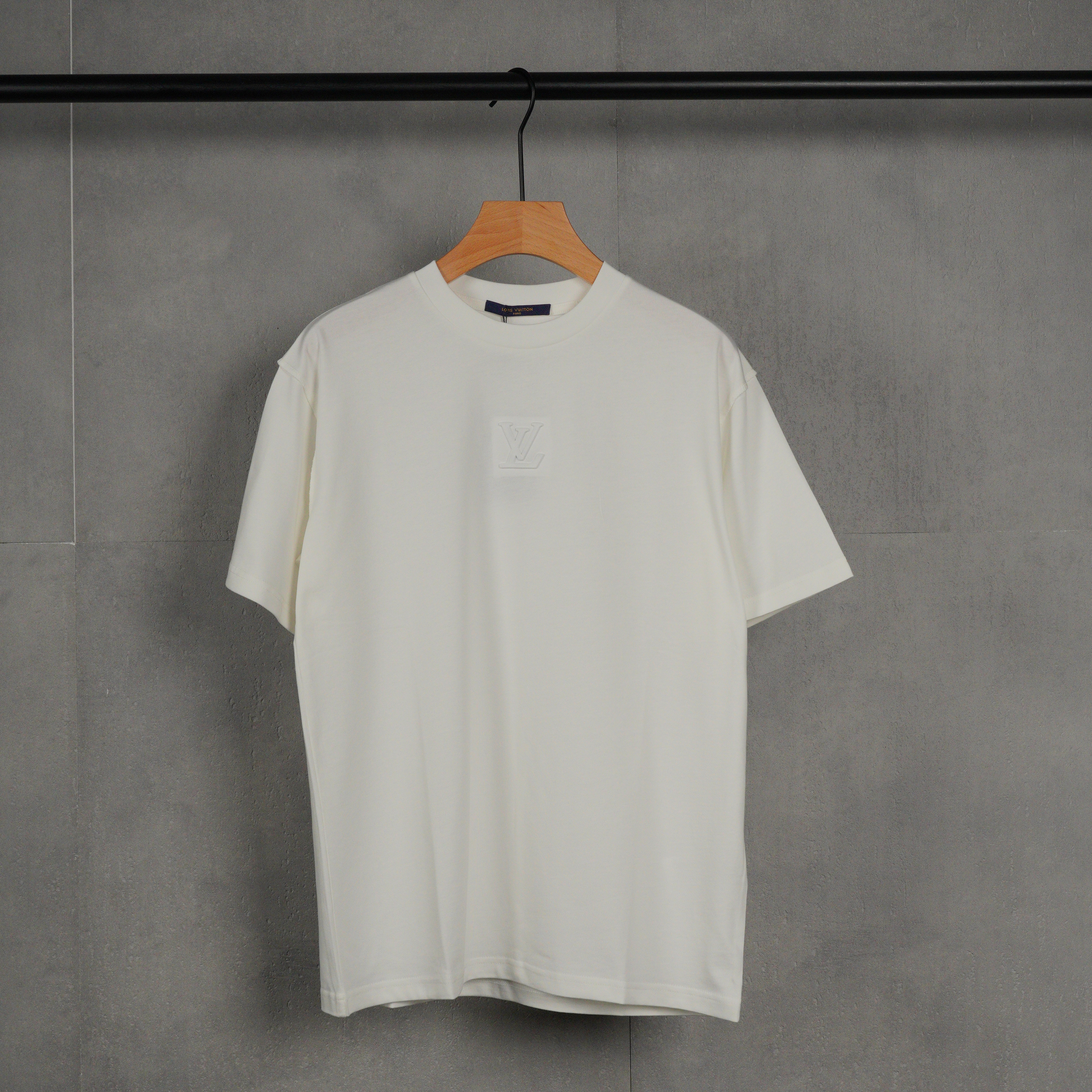 Louis Vuitton Embossed LV T-shirt（1AA5E0)
