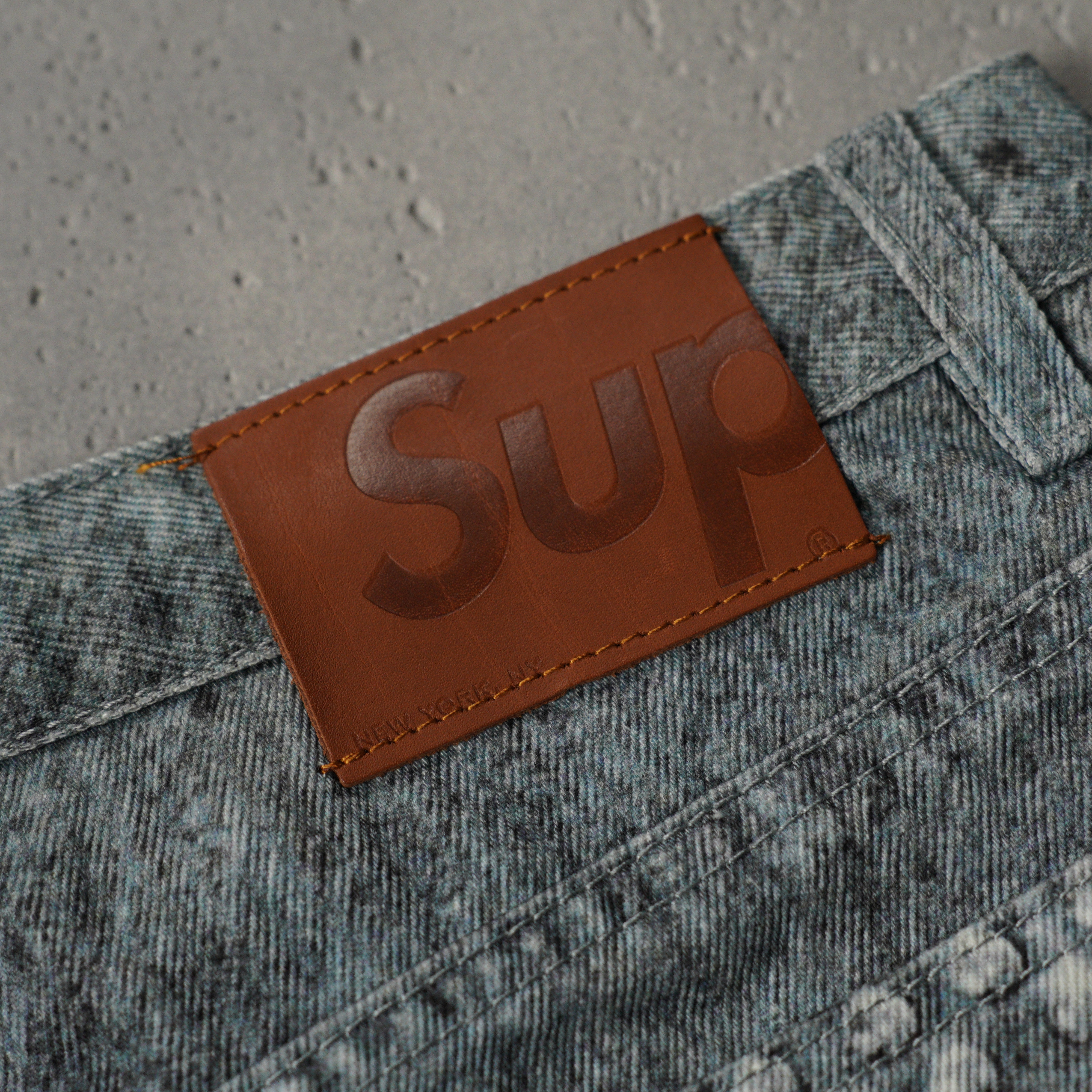 Supreme HJR Trompe L'oel Loose Fit Jean（SUP-FW24-185）