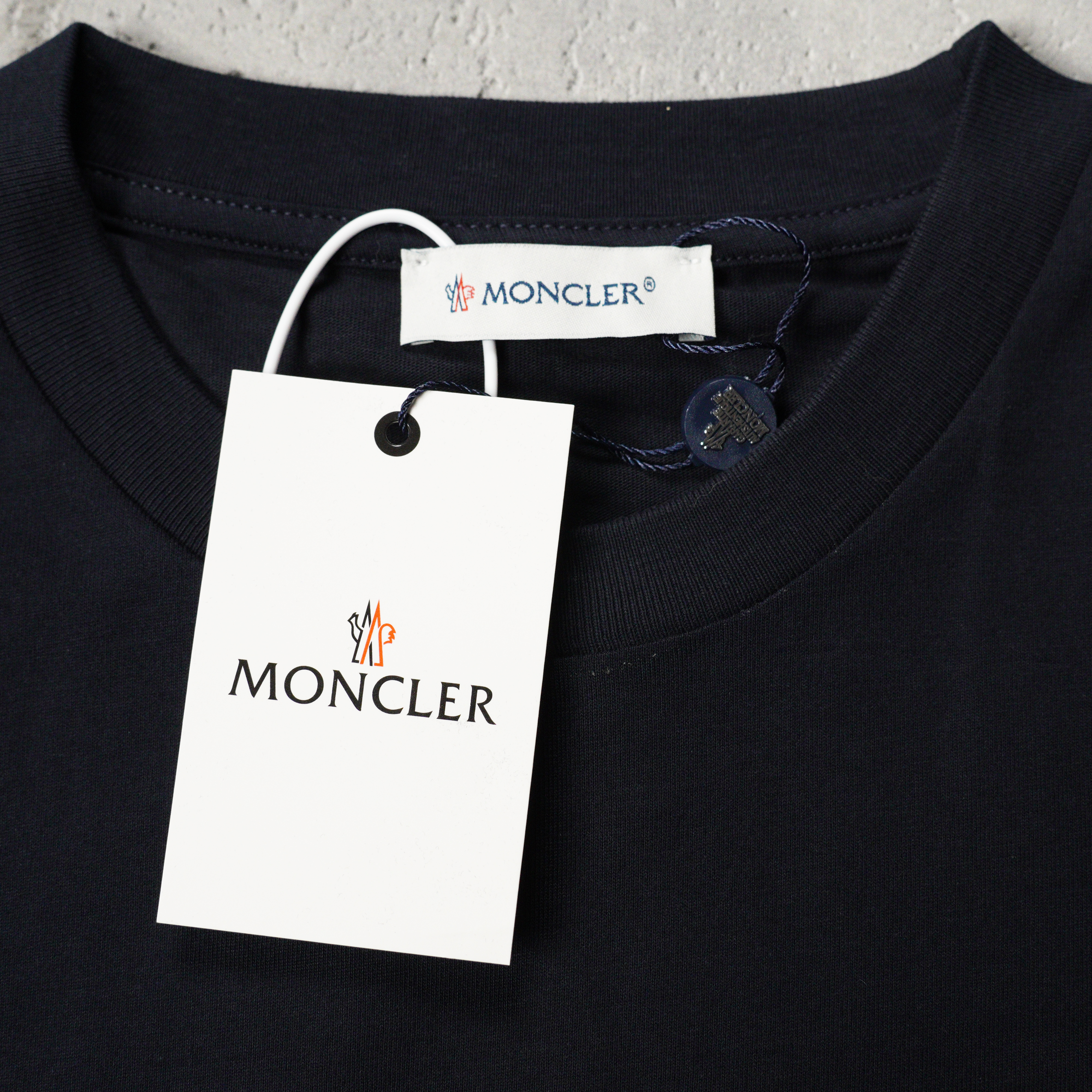 Moncler monogram cotton t-shirt（J20918C000218390T999）