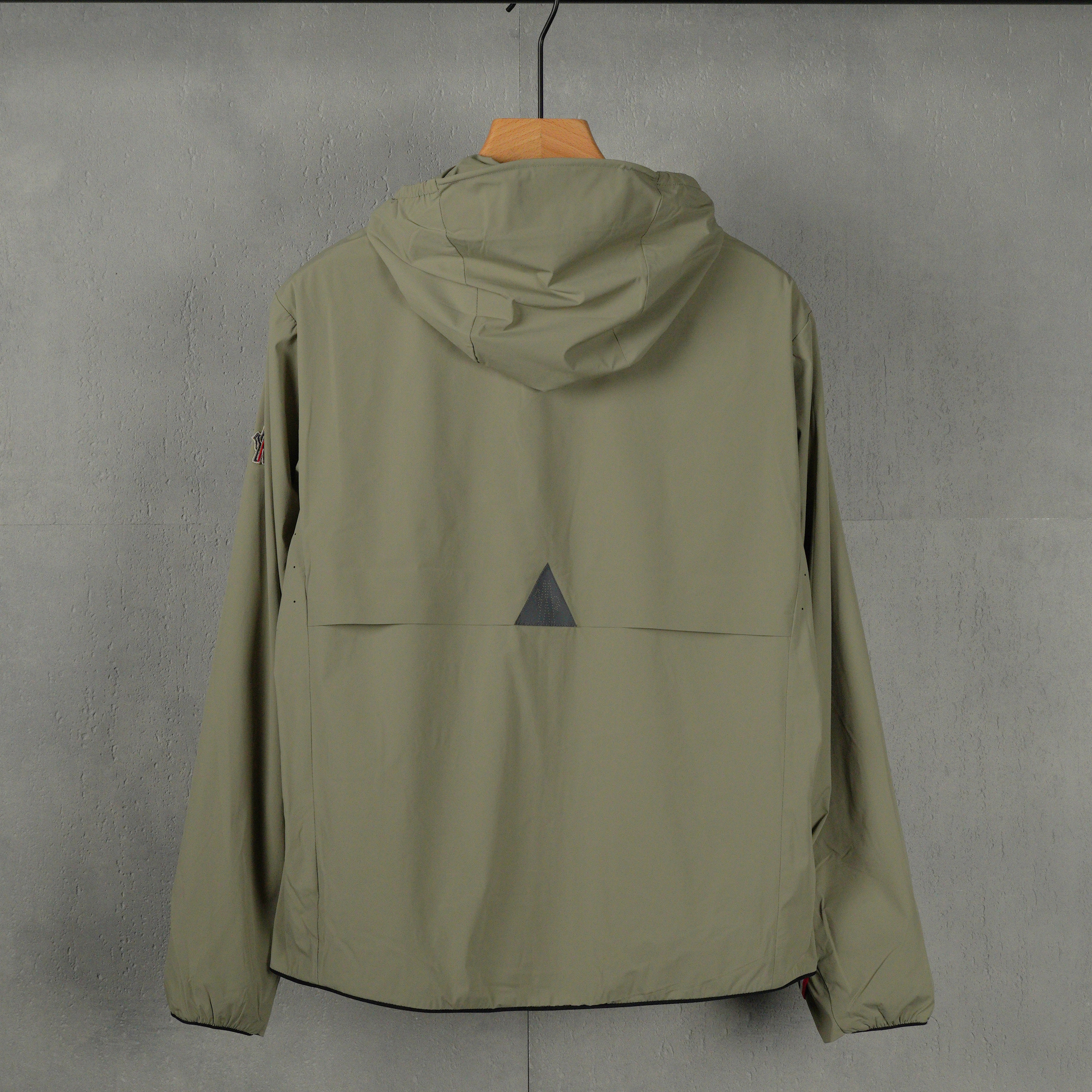 Moncler hooded zip-up jacket（MC2025001）