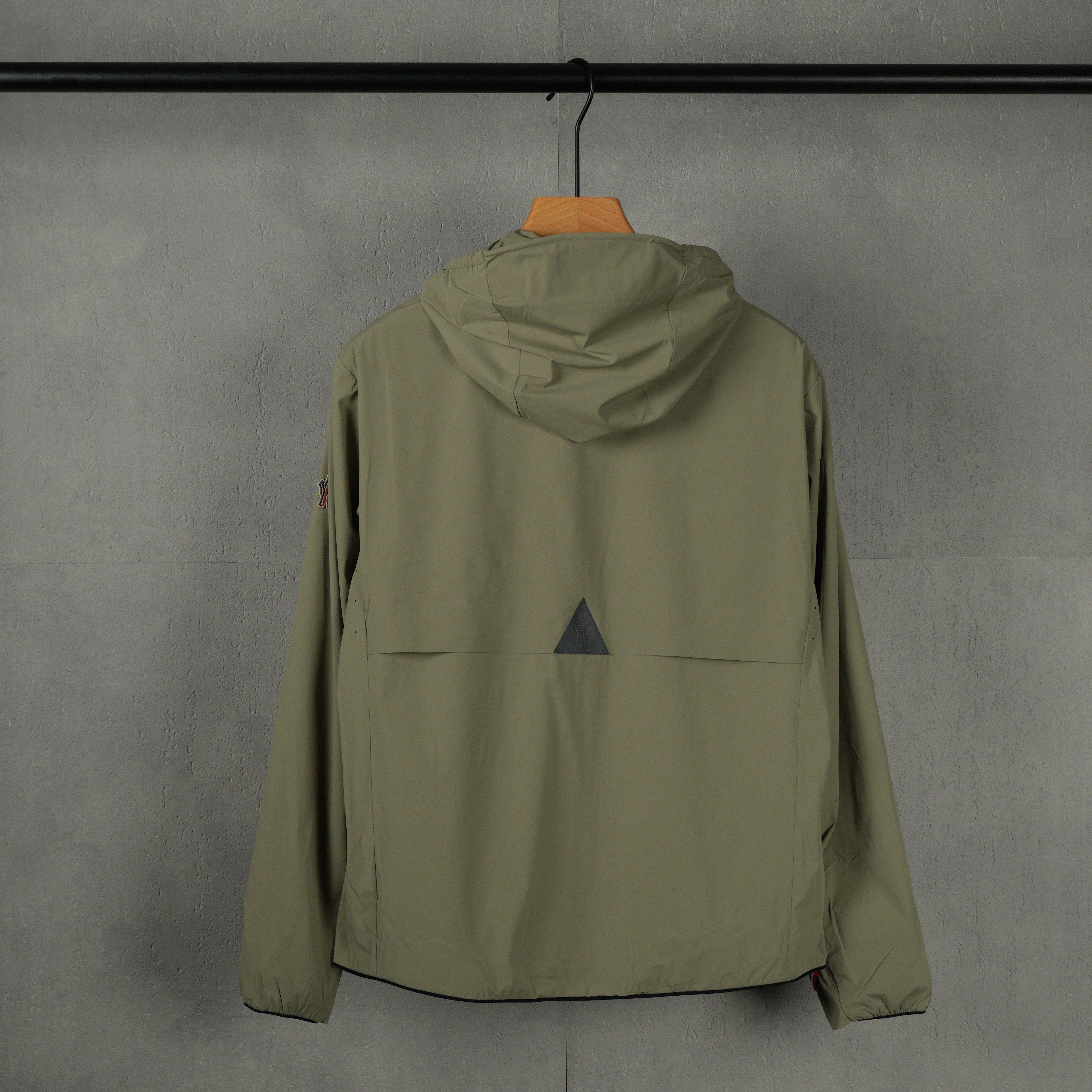 Moncler hooded zip-up jacket（MC2025001）