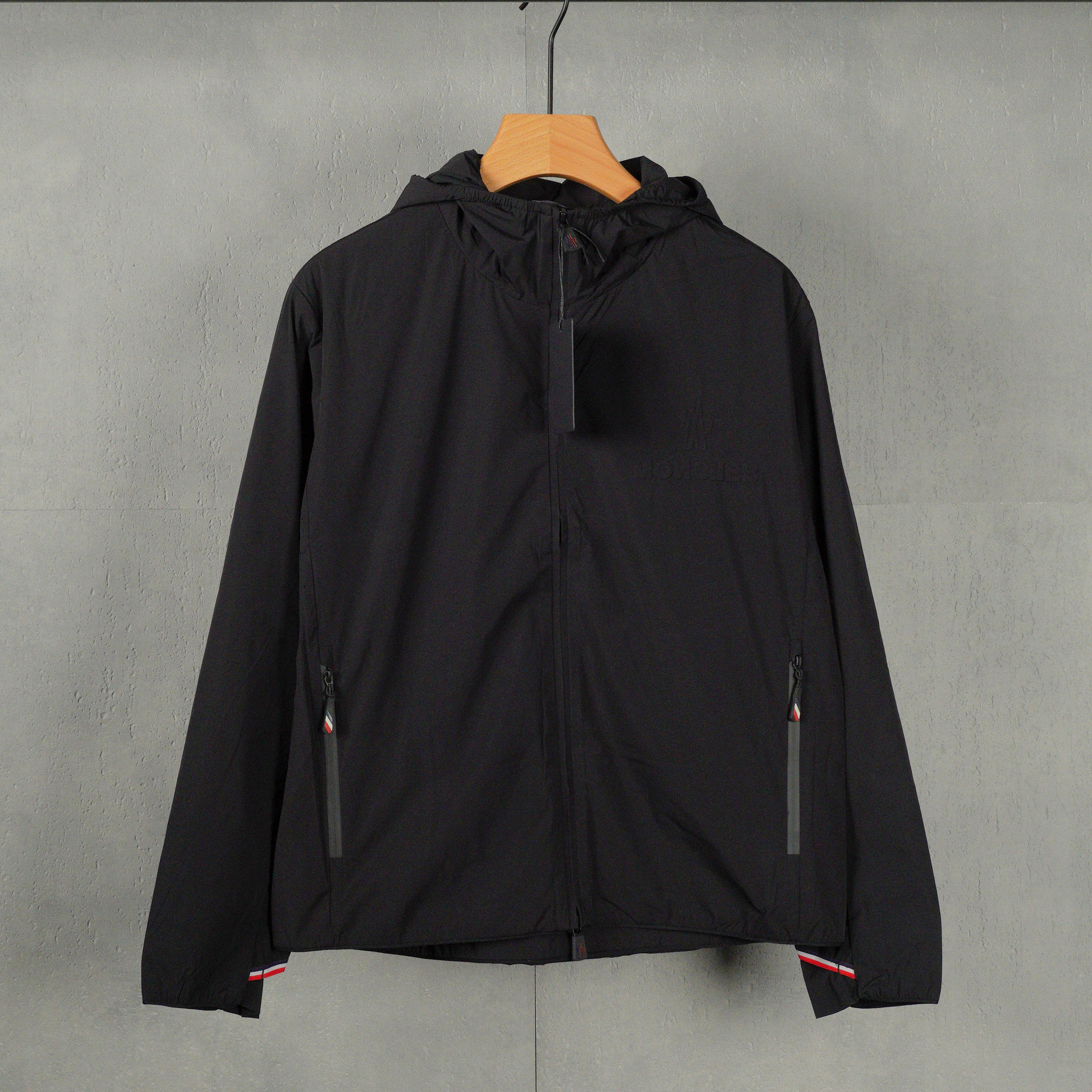 Moncler hooded zip-up jacket（MC2025001）