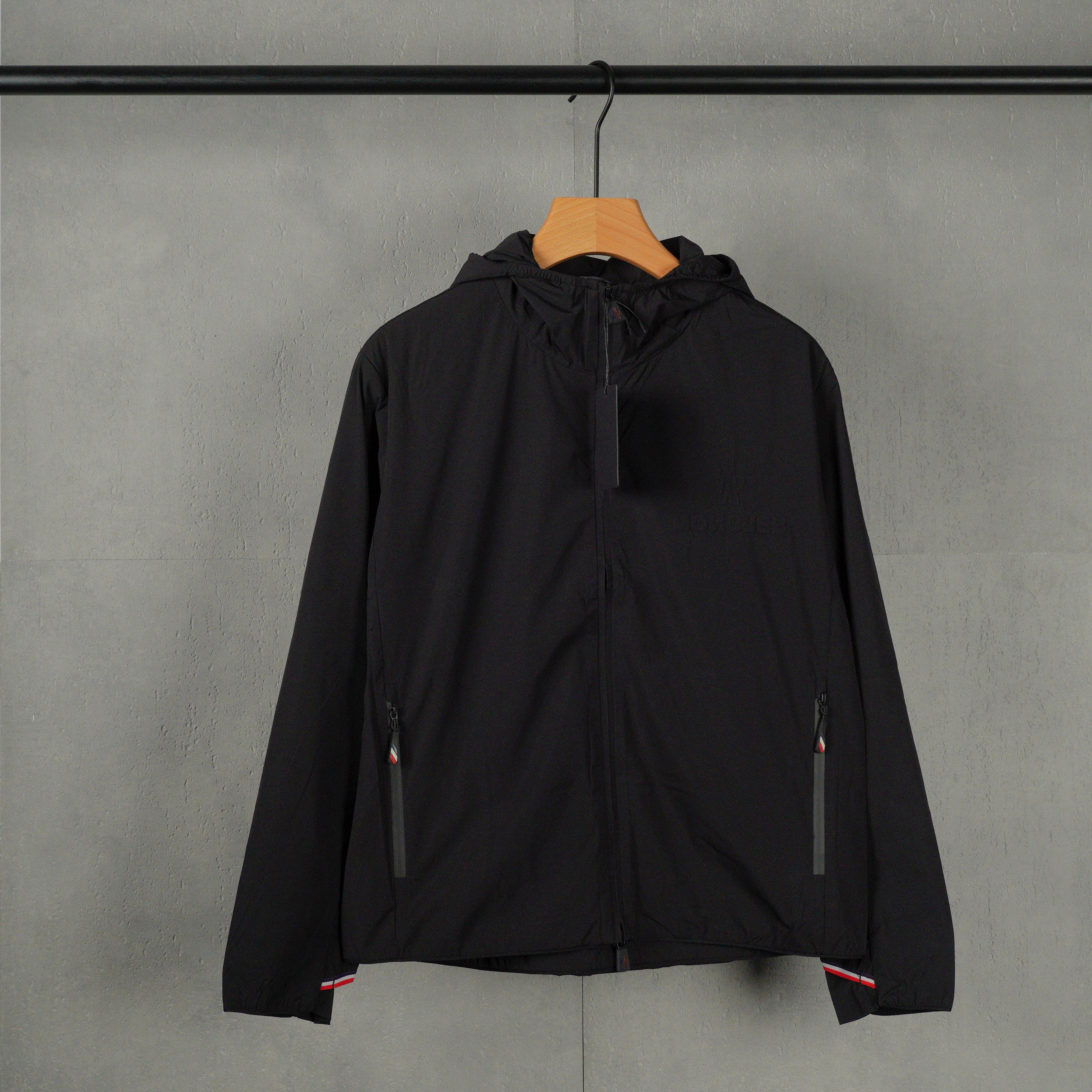 Moncler hooded zip-up jacket（MC2025001）