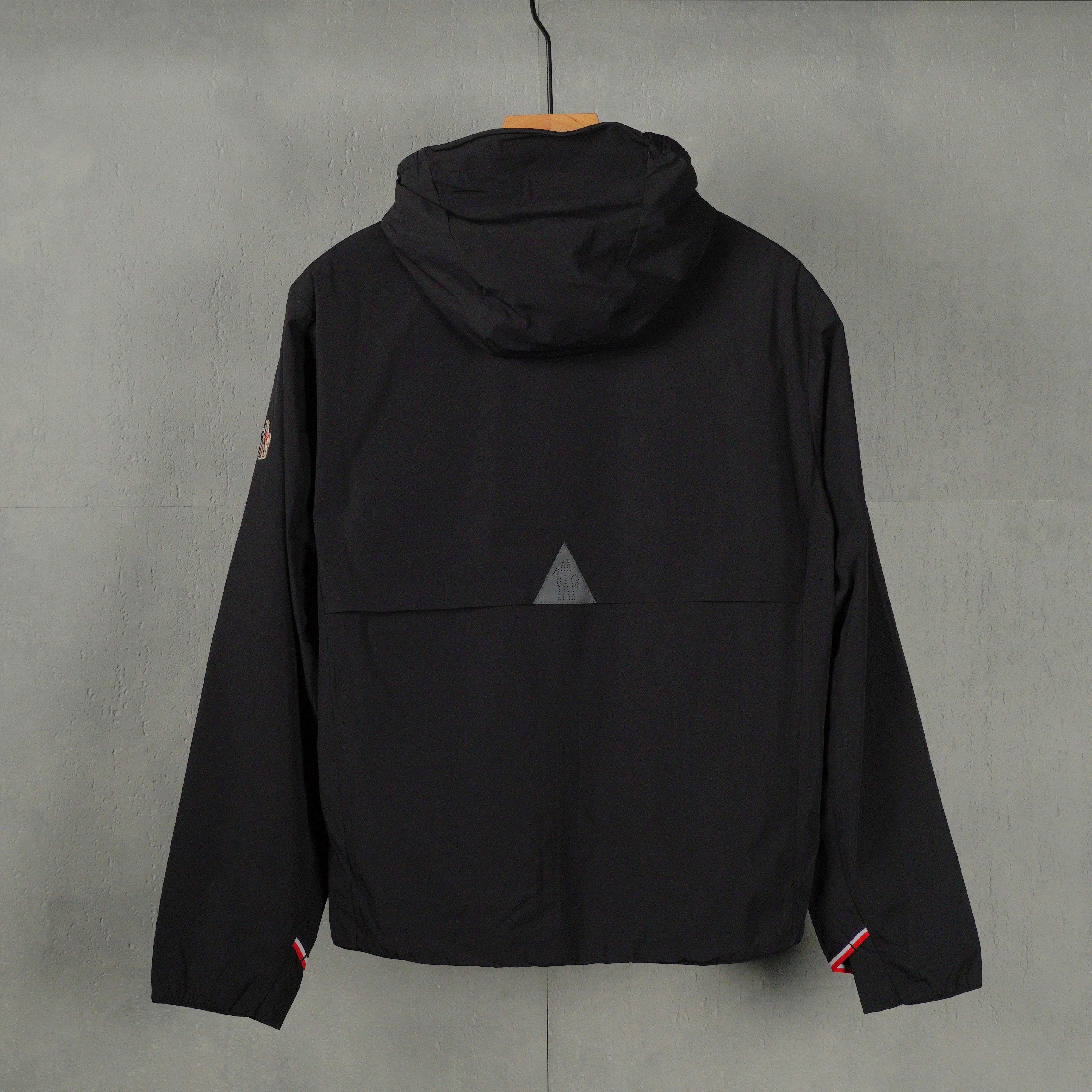 Moncler hooded zip-up jacket（MC2025001）