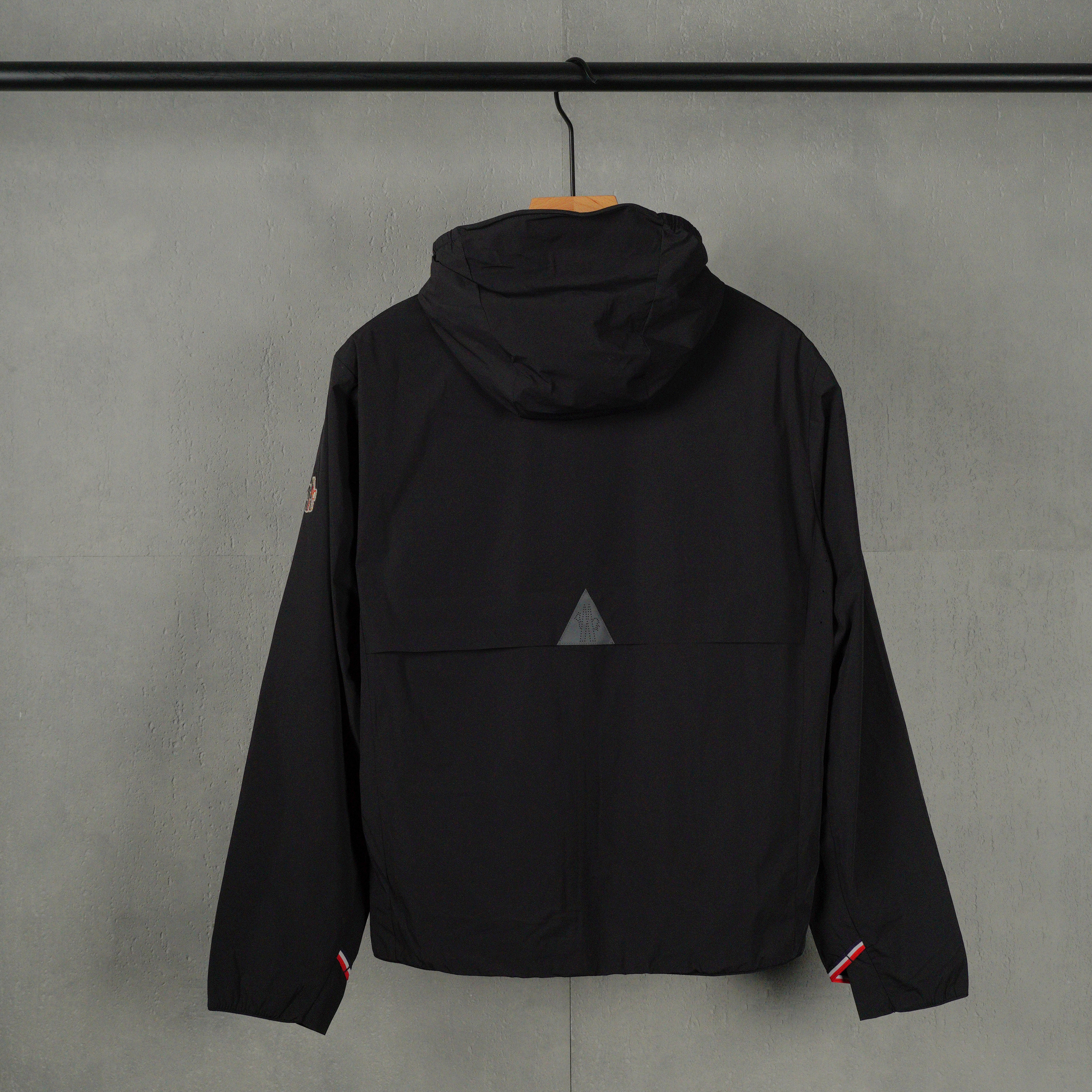 Moncler hooded zip-up jacket（MC2025001）