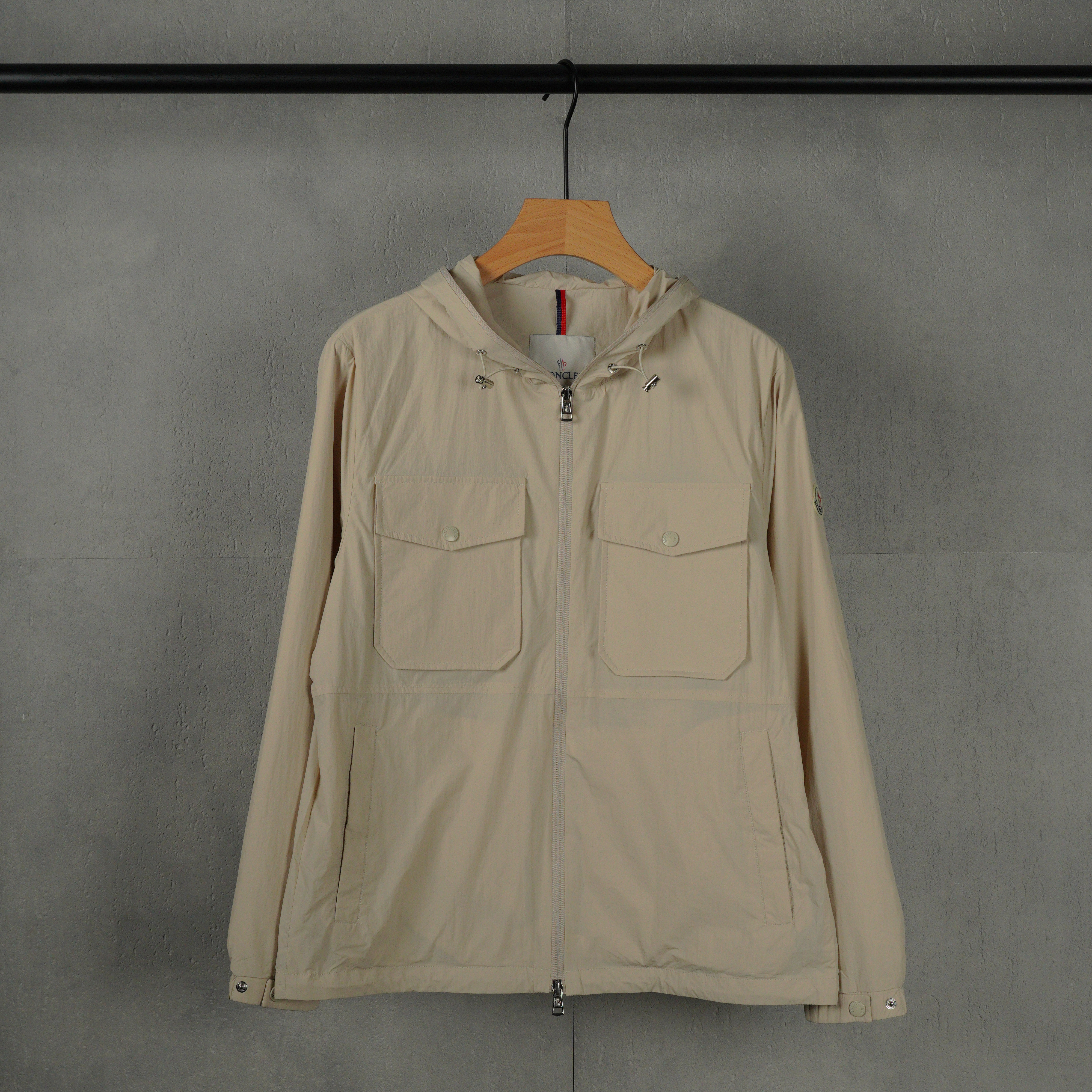 Moncler hooded zip-up jacket（MC2025004）
