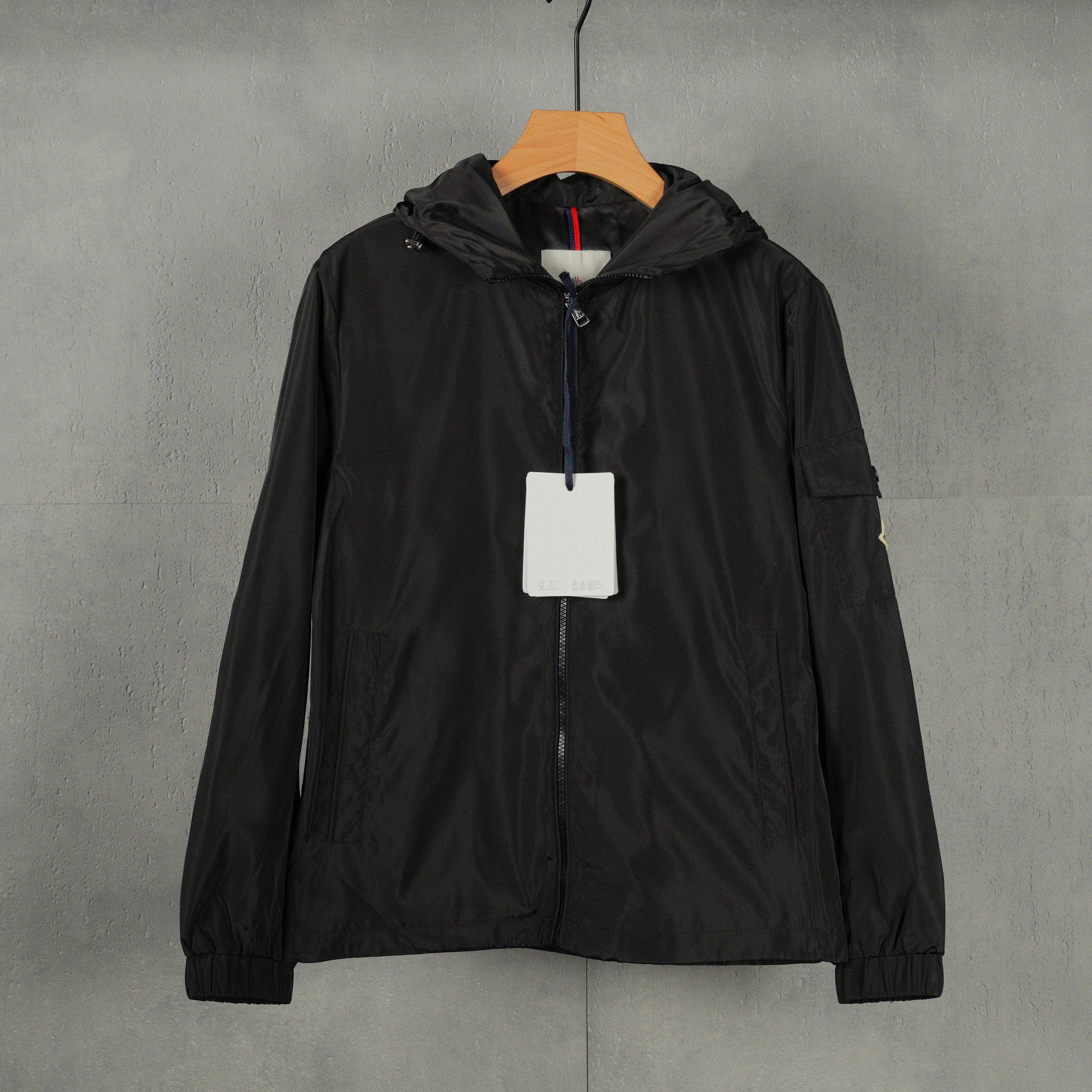 Moncler hooded zip-up jacket（MC2025003）