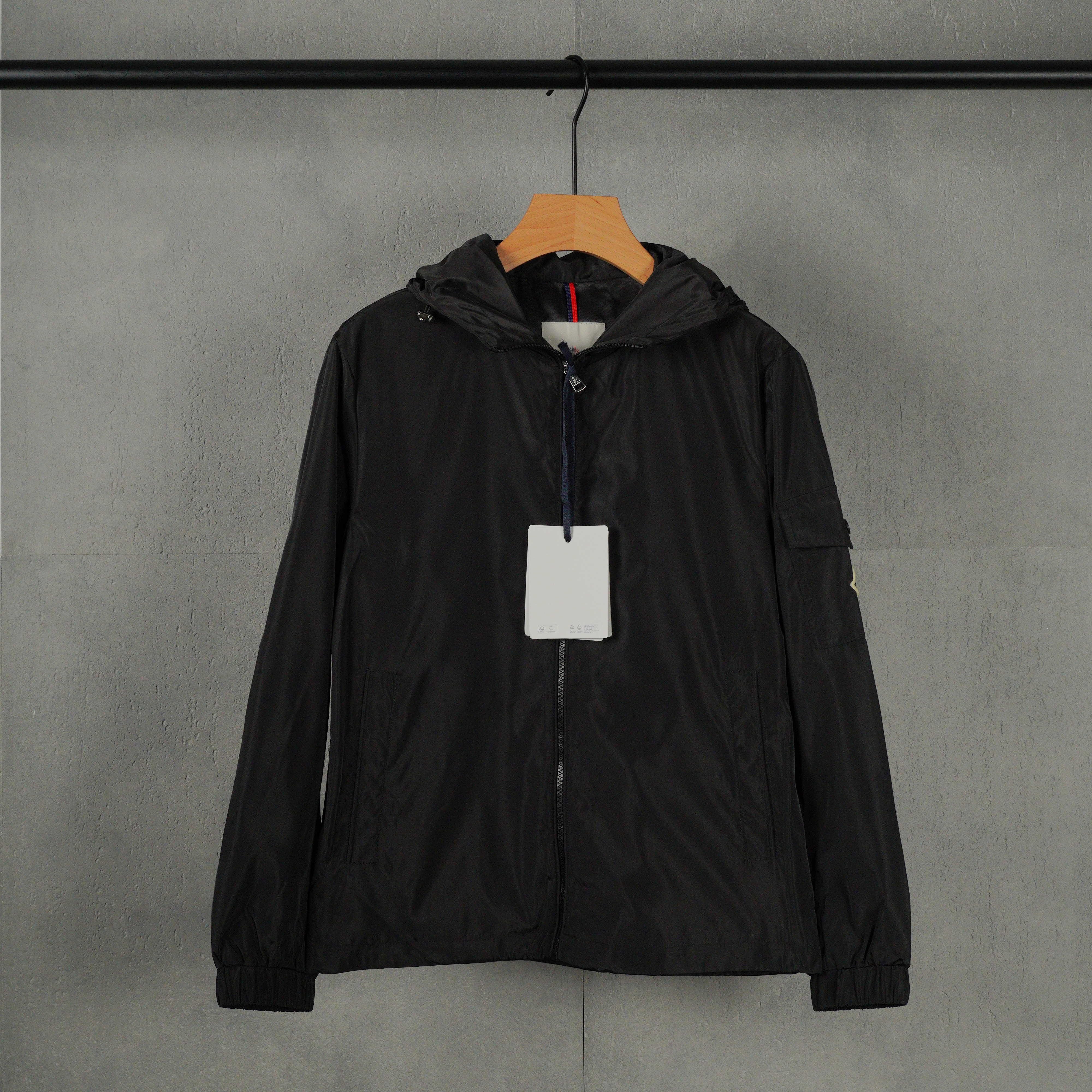 Moncler hooded zip-up jacket（MC2025003）