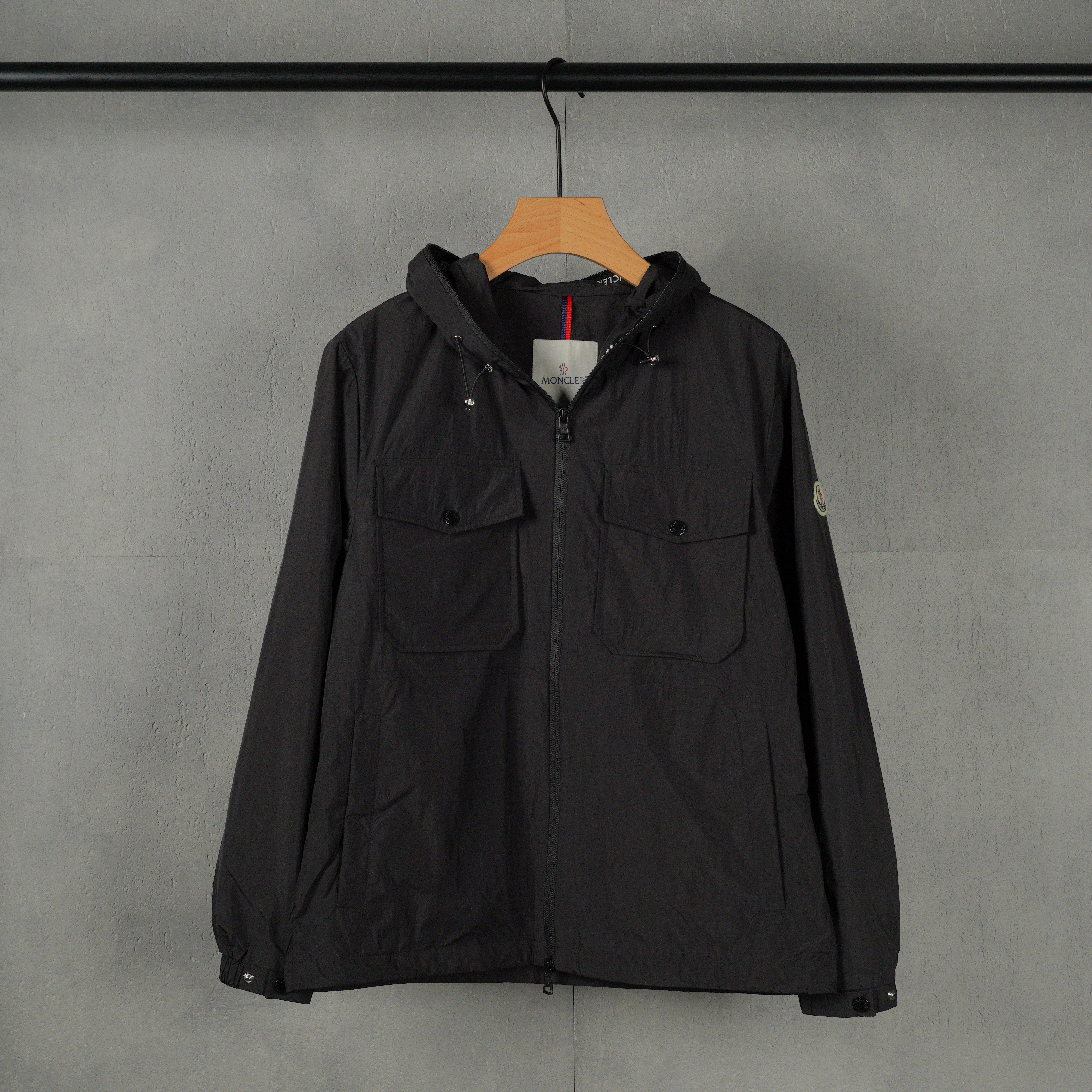 Moncler hooded zip-up jacket（MC2025004）