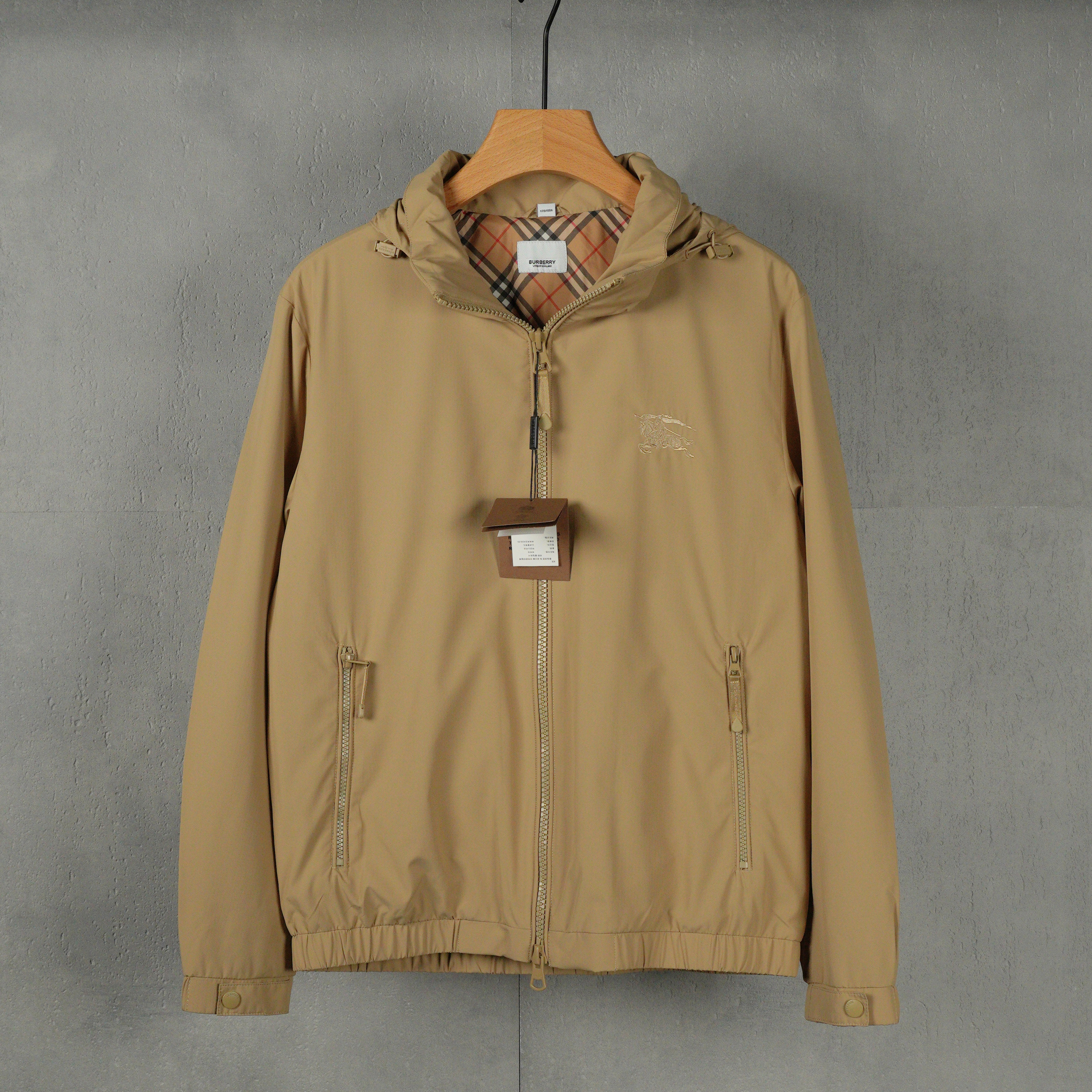 Burberry Hooded Stand Collar Zip-Up Jacket（BER2025001）