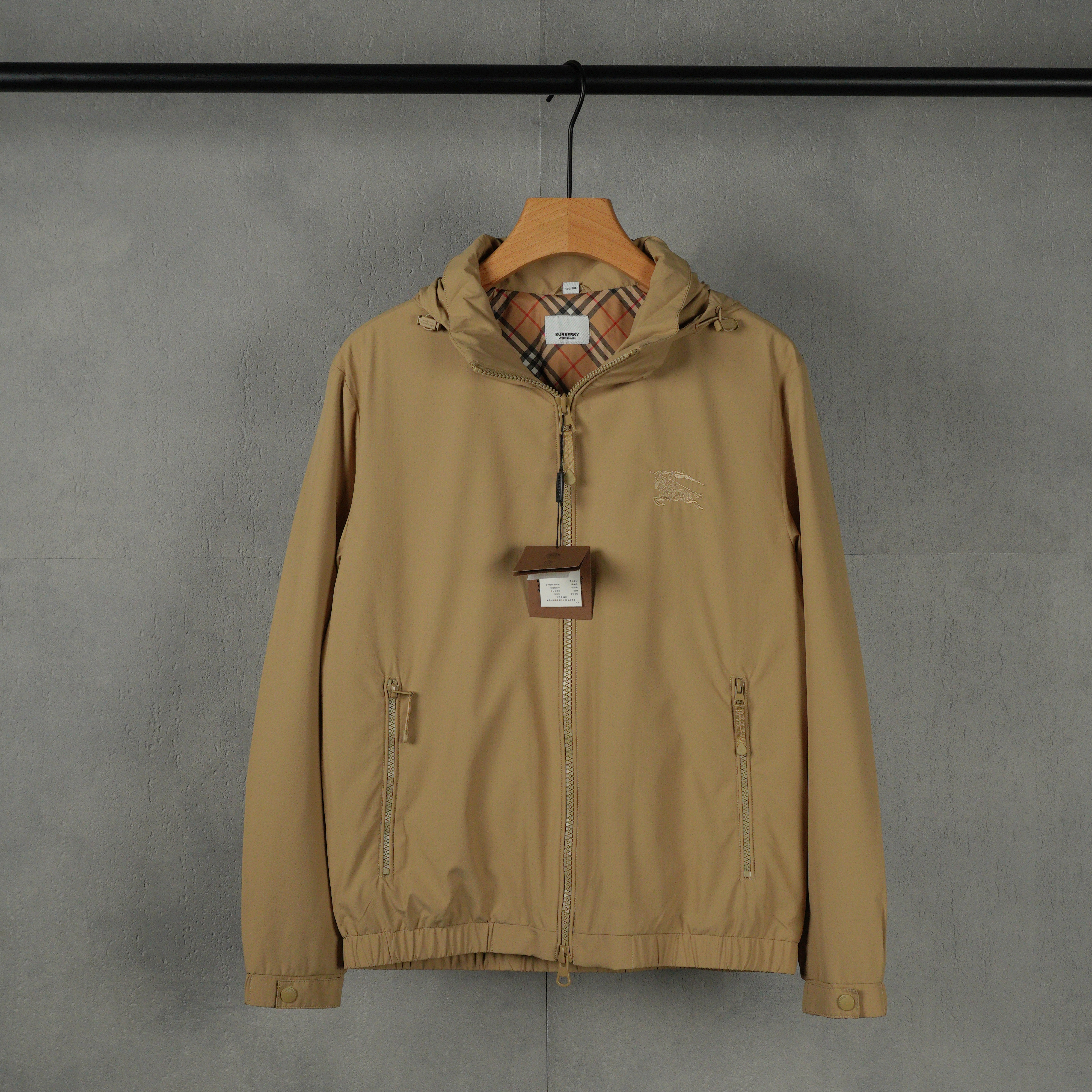 Burberry Hooded Stand Collar Zip-Up Jacket（BER2025001）