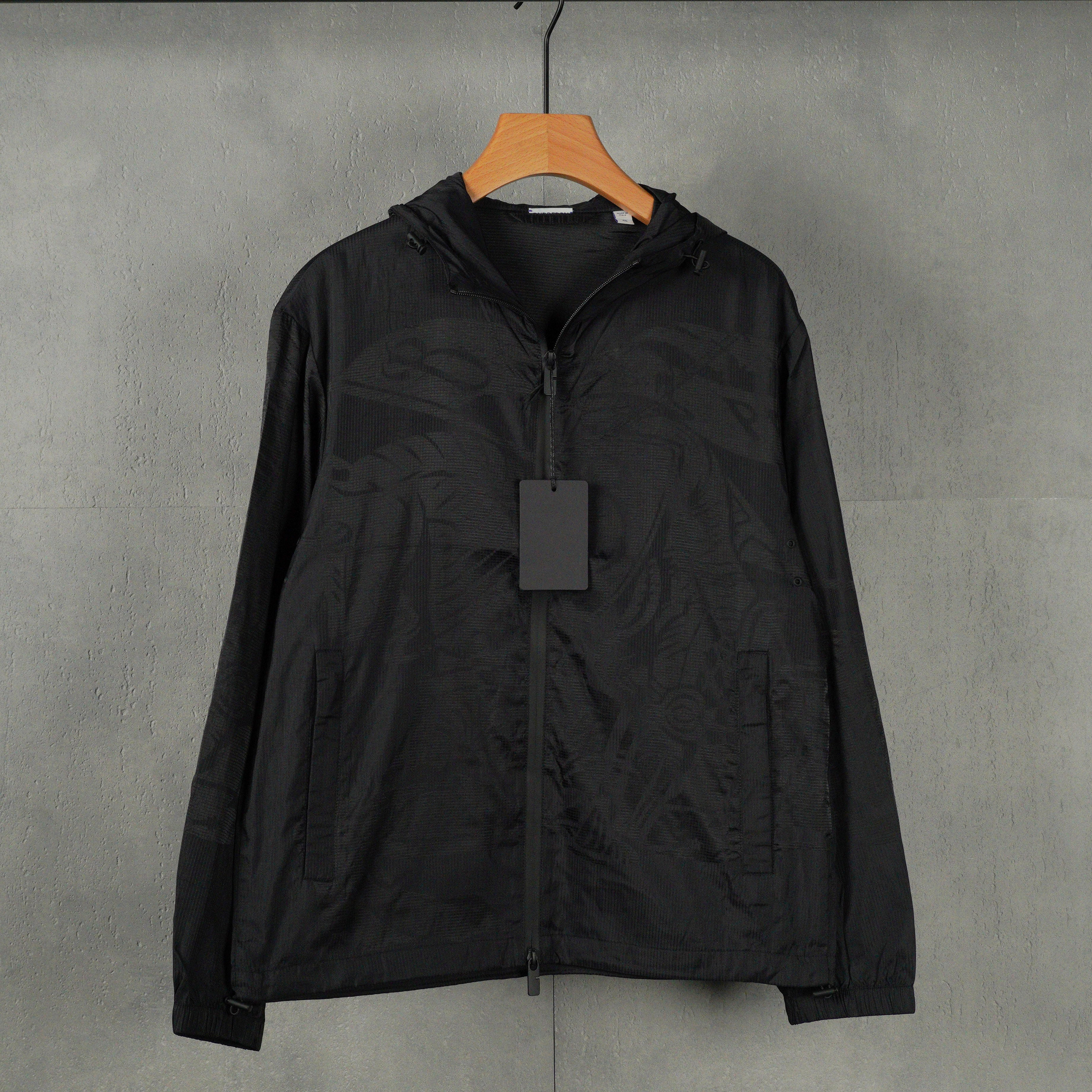 Burberry hooded printed zip-up jacket（BER2025002）
