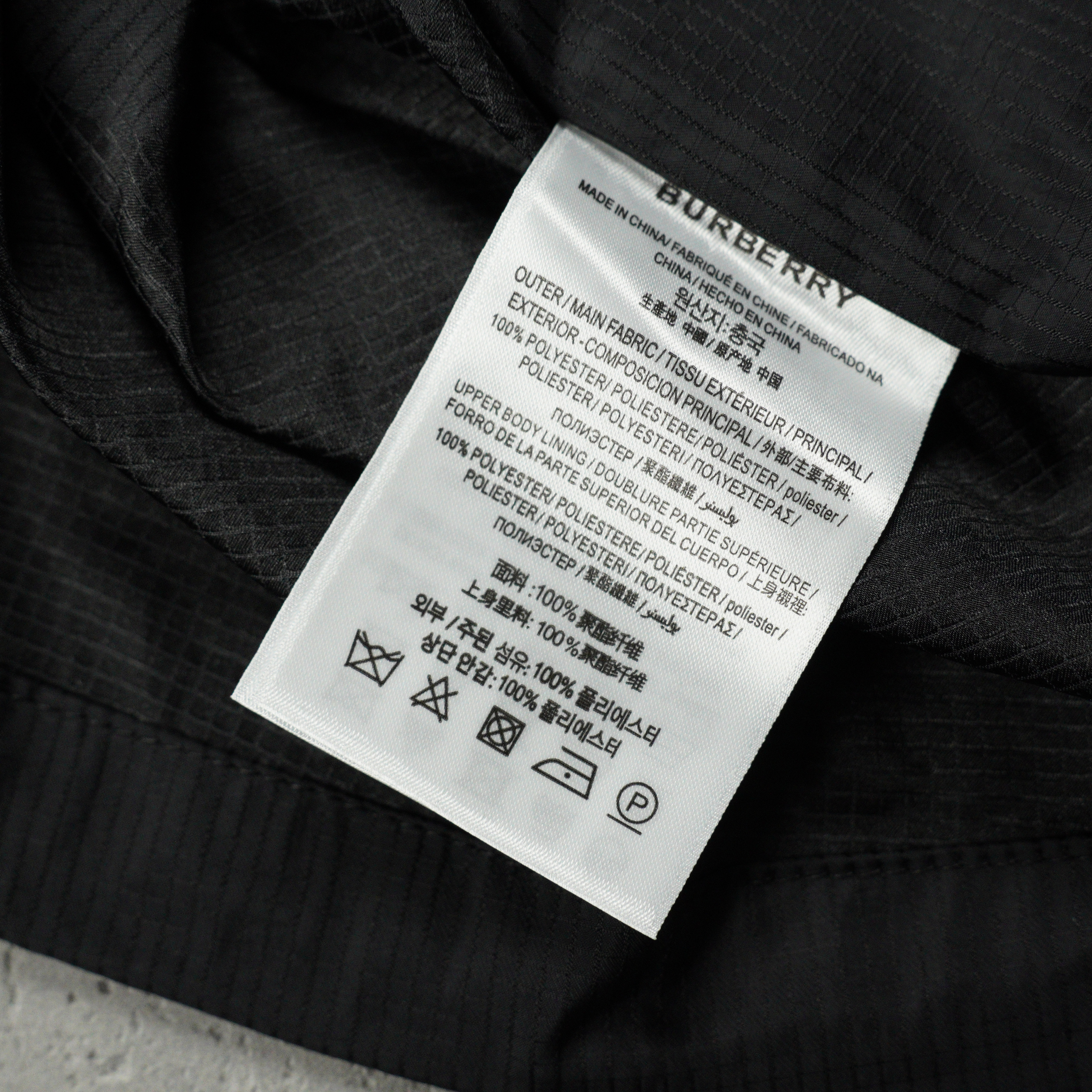 Burberry hooded printed zip-up jacket（BER2025002）