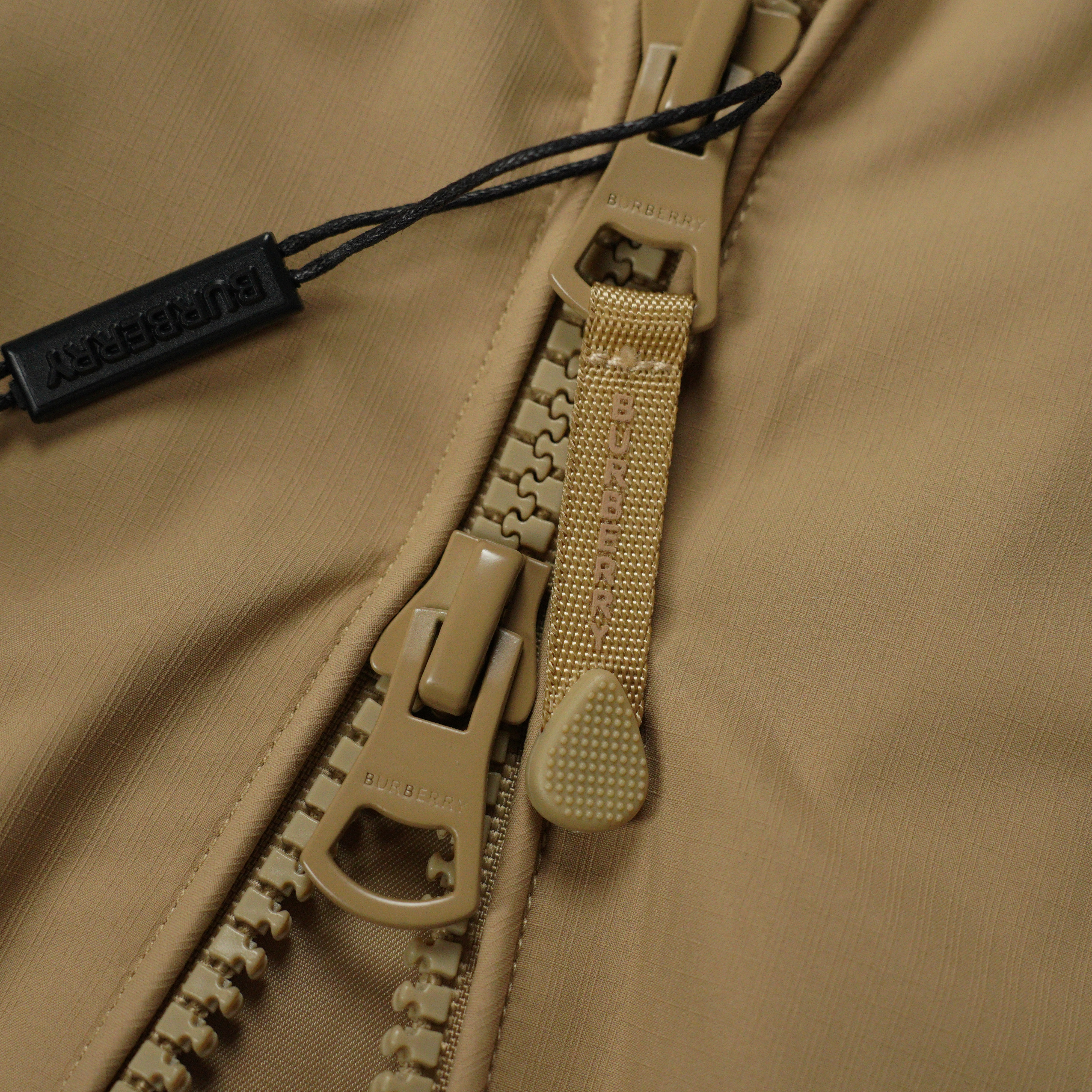 Burberry Hooded Stand Collar Zip-Up Jacket（BER2025001）