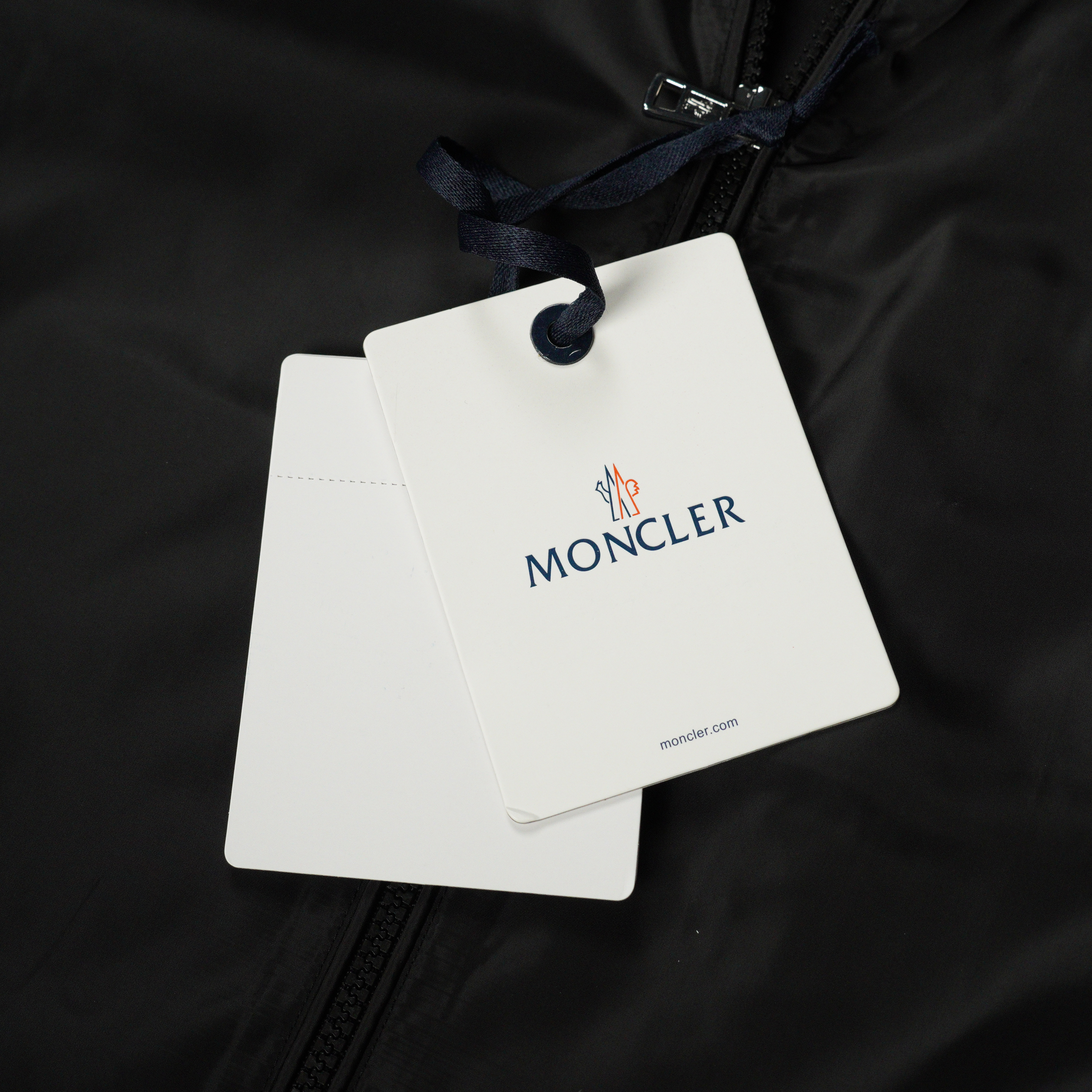 Moncler hooded zip-up jacket（MC2025003）