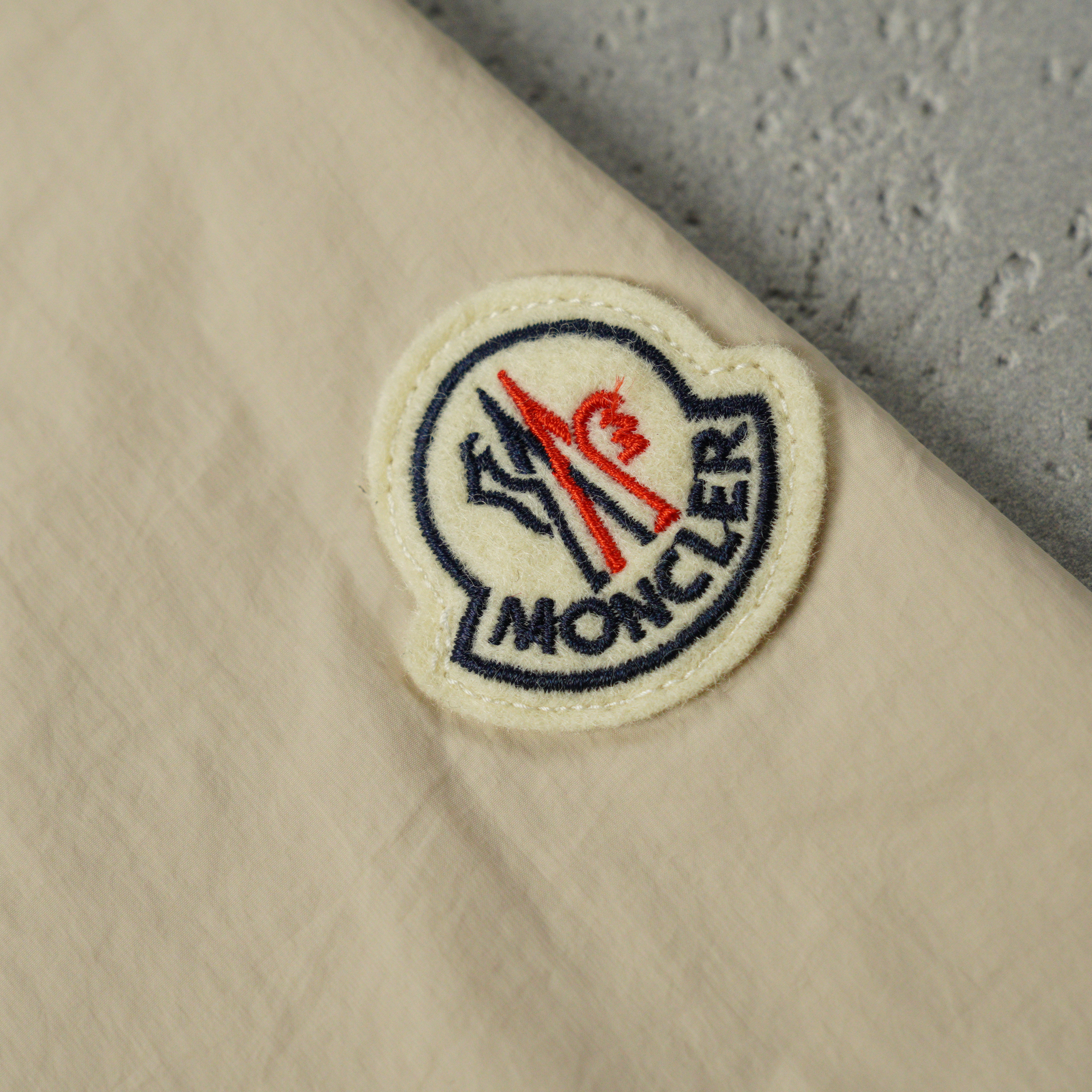 Moncler hooded zip-up jacket（MC2025004）