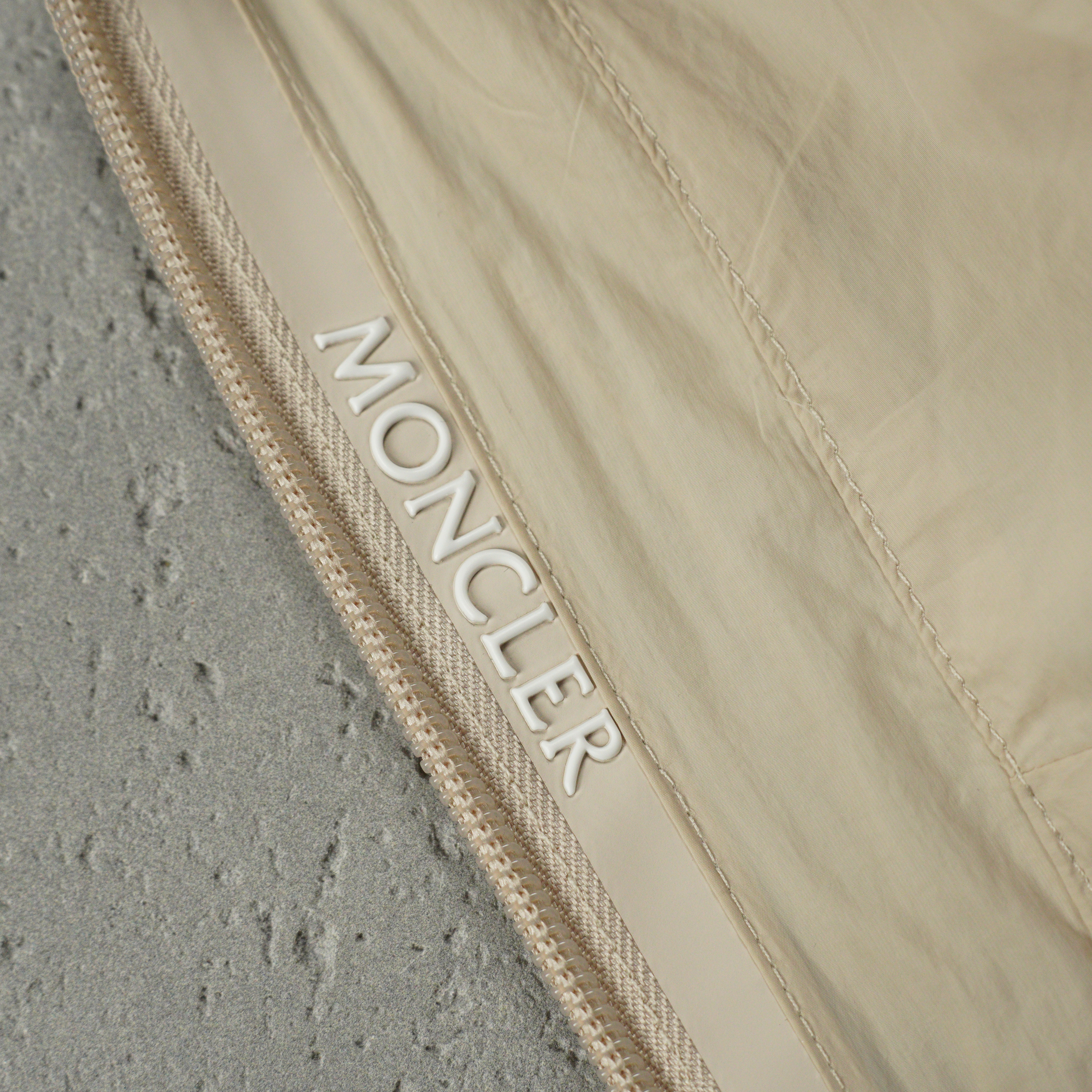 Moncler hooded zip-up jacket（MC2025004）