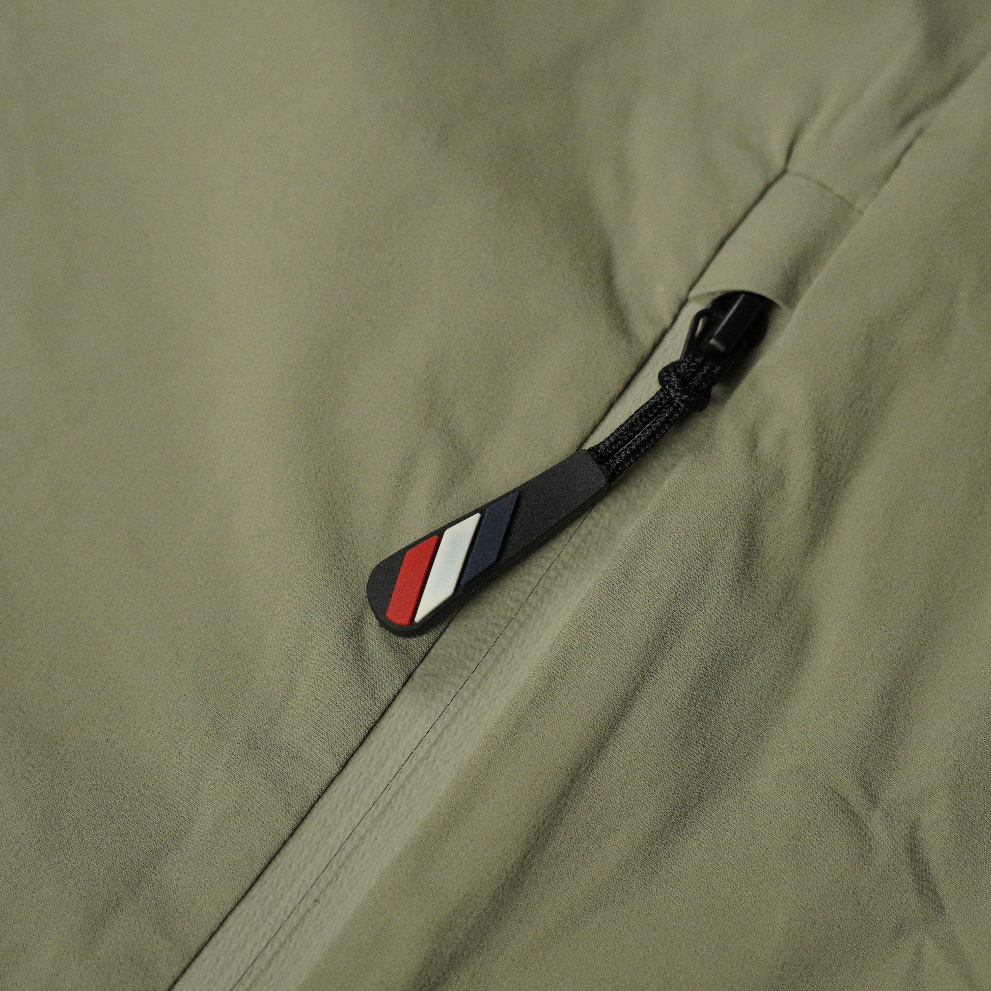 Moncler hooded zip-up jacket（MC2025001）