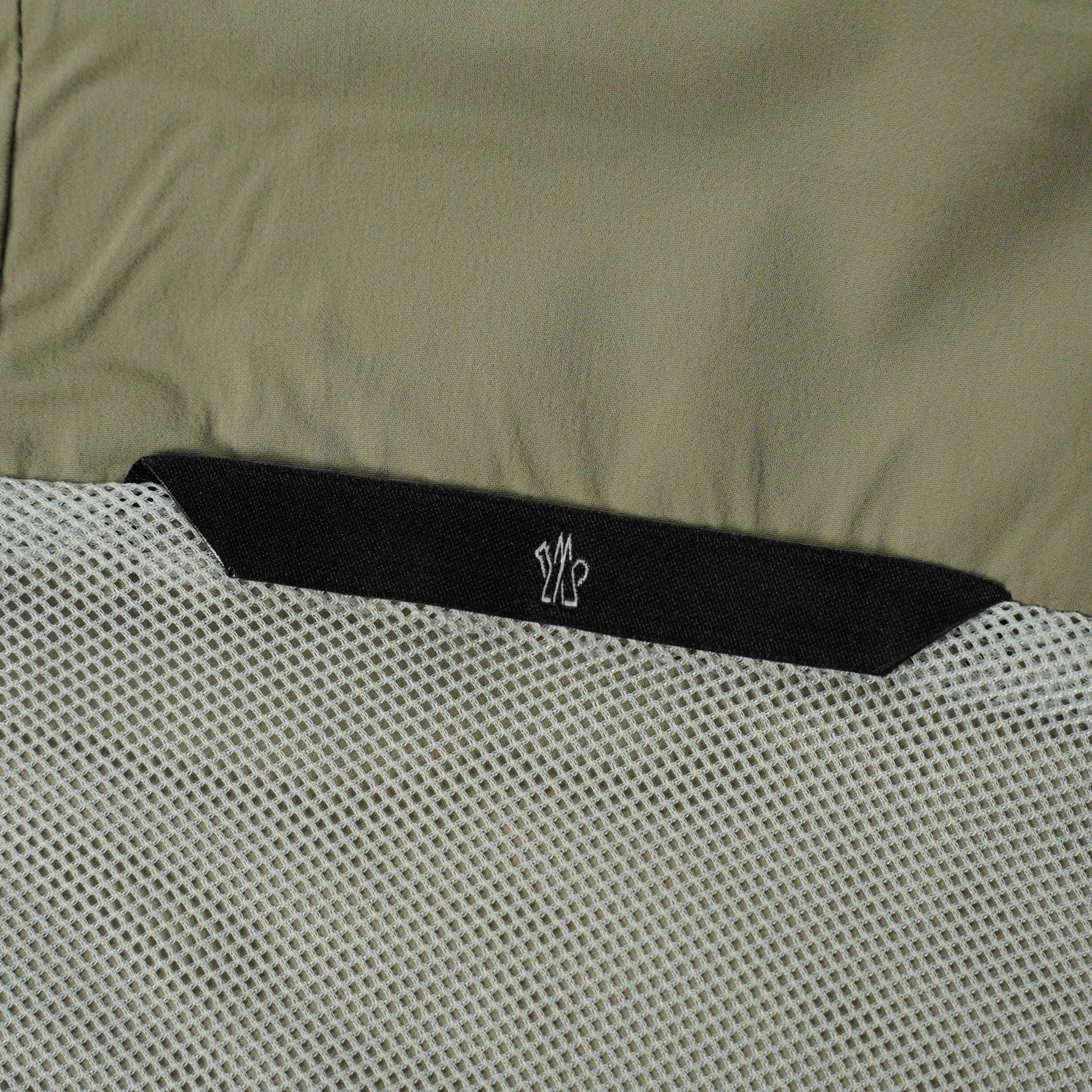 Moncler hooded zip-up jacket（MC2025001）