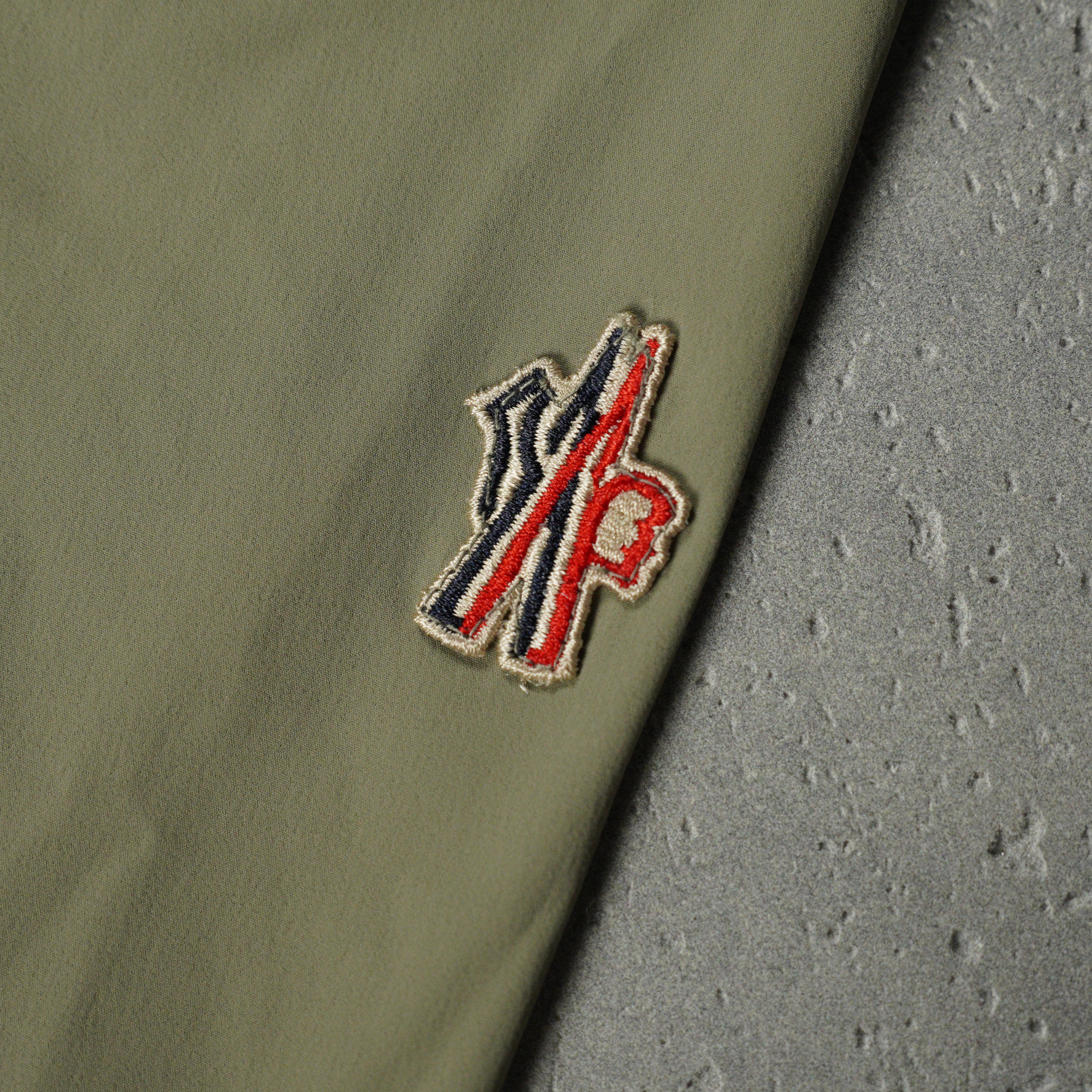 Moncler hooded zip-up jacket（MC2025001）