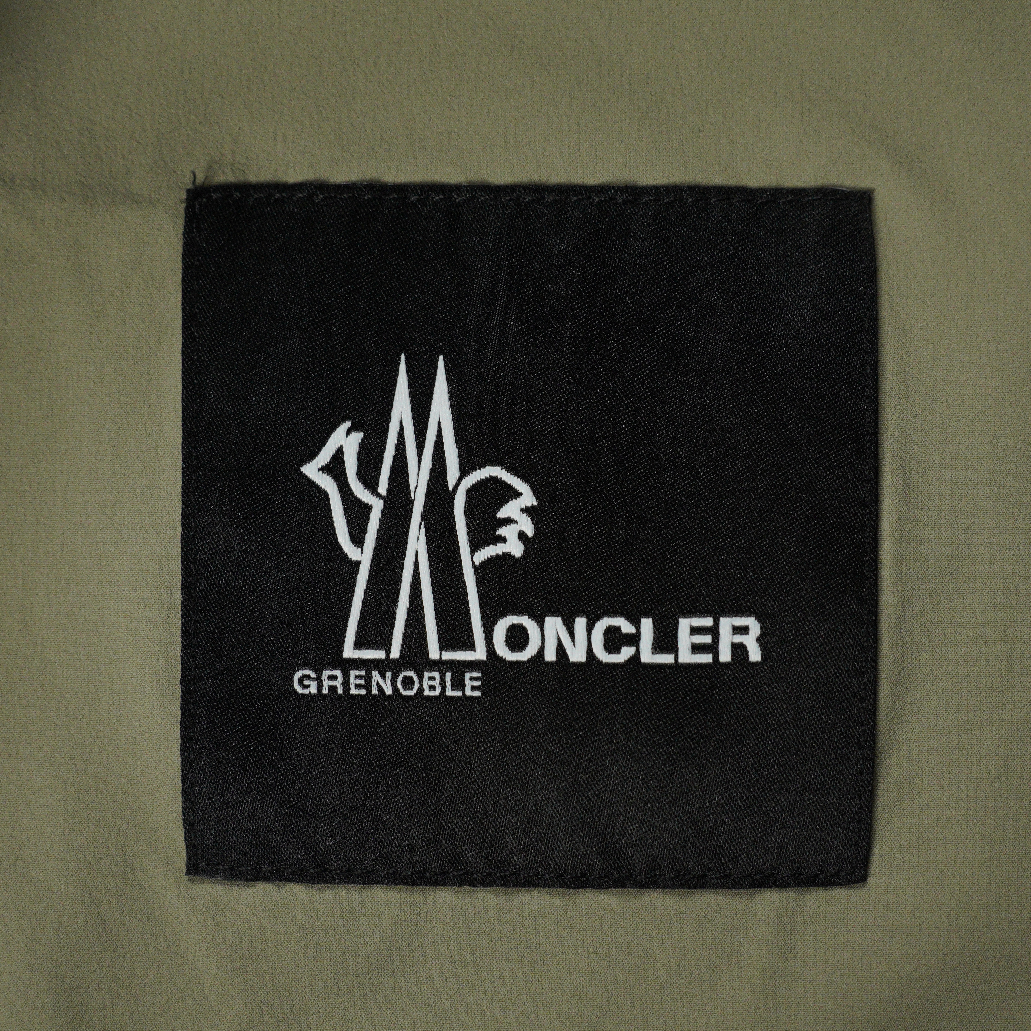 Moncler hooded zip-up jacket（MC2025001）
