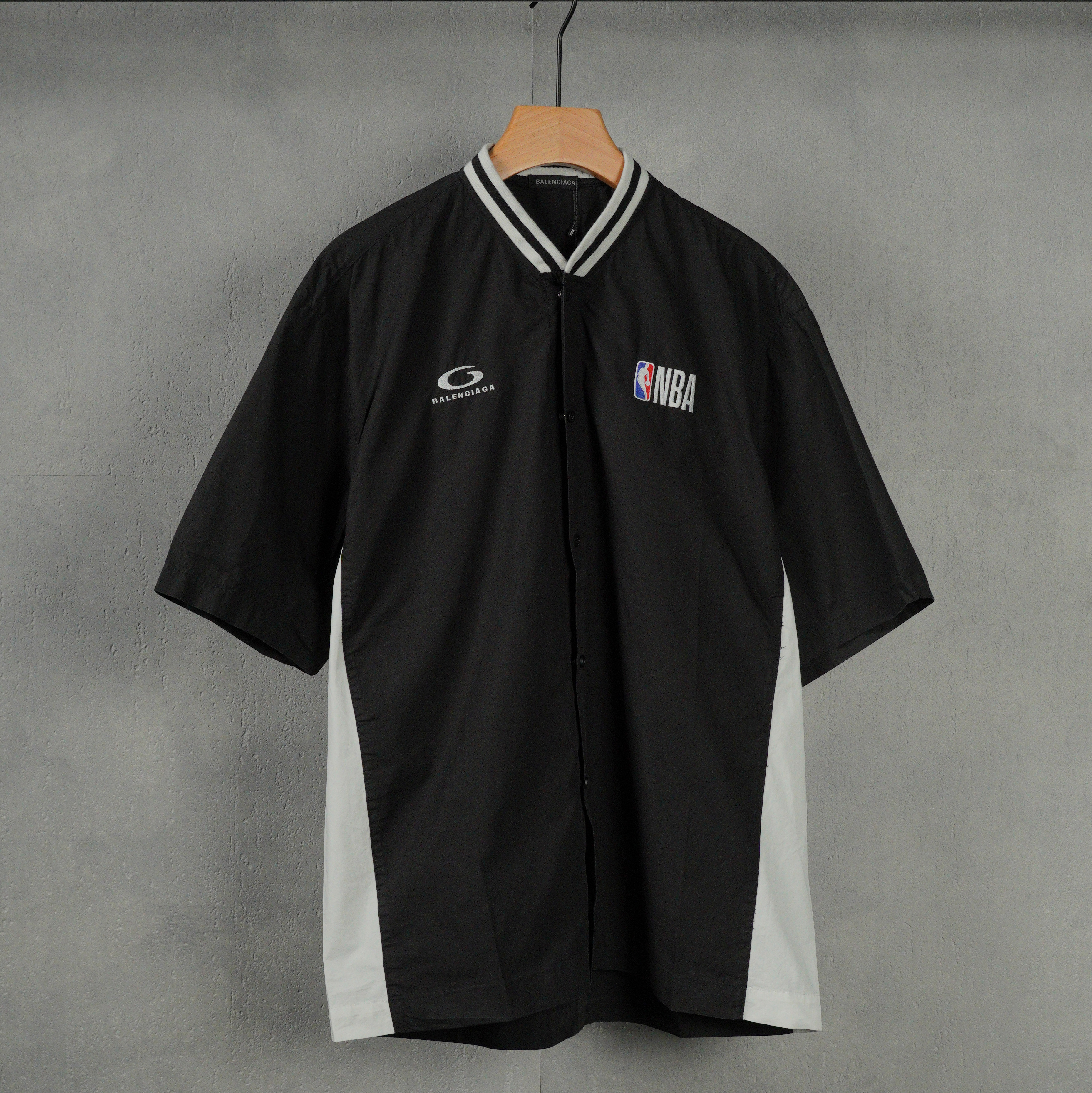 BALENCIAGA x NBA Collaboration Short Sleeve Shirt "Black"(864831TRM281000）