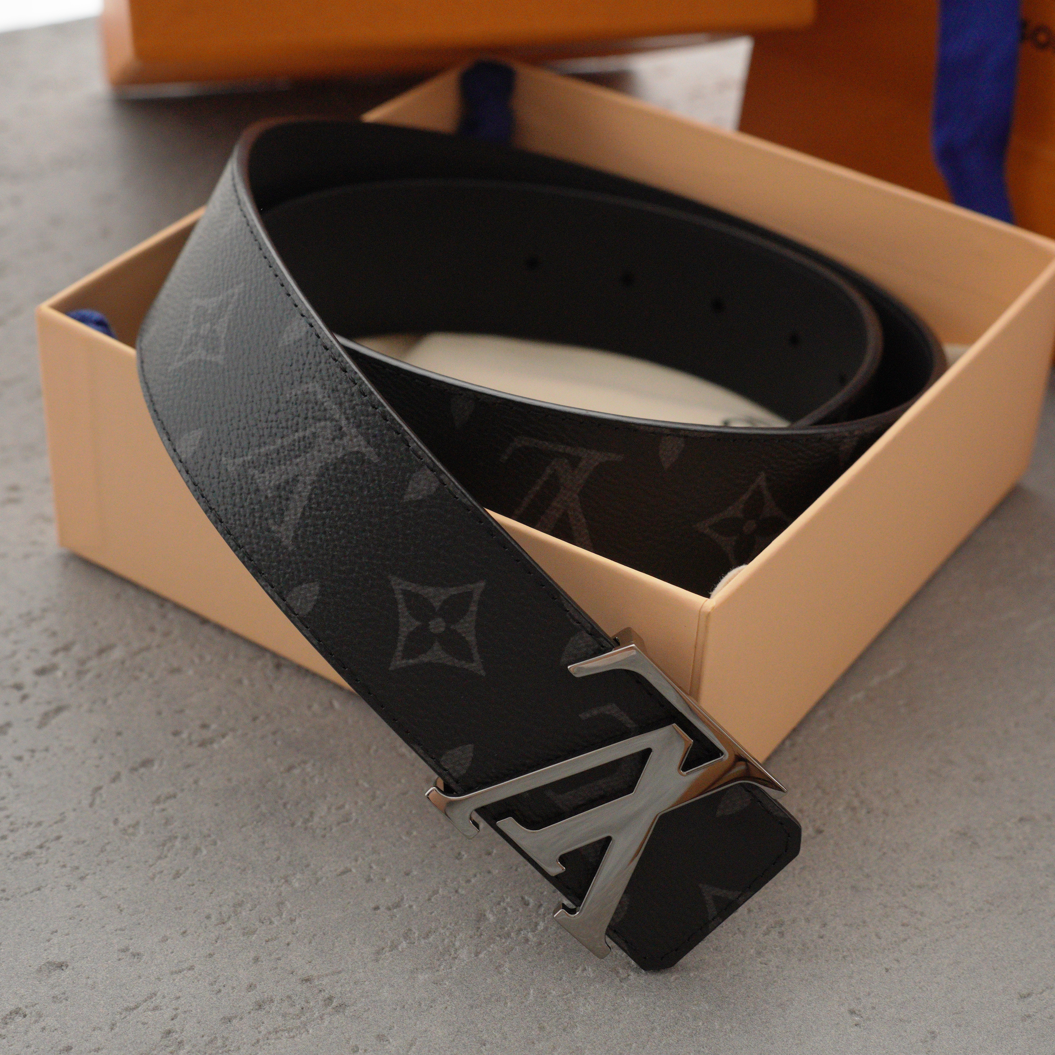 Louis Vuitton Santur LV Initial 40mm Reversible Monogram Eclipse Belt（M9043）