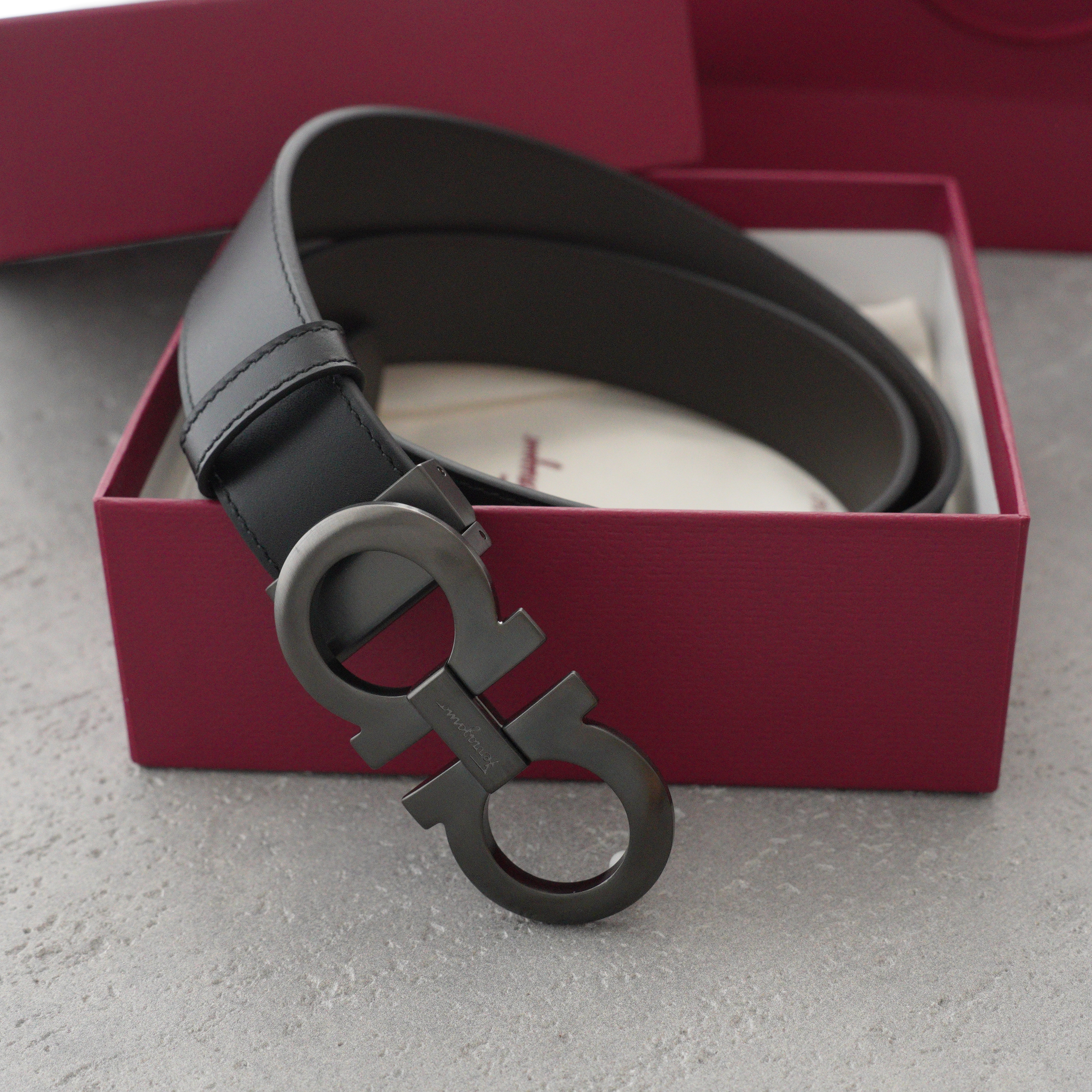 FERRAGAMO Simple Black Leather Belt（0464231675542017）