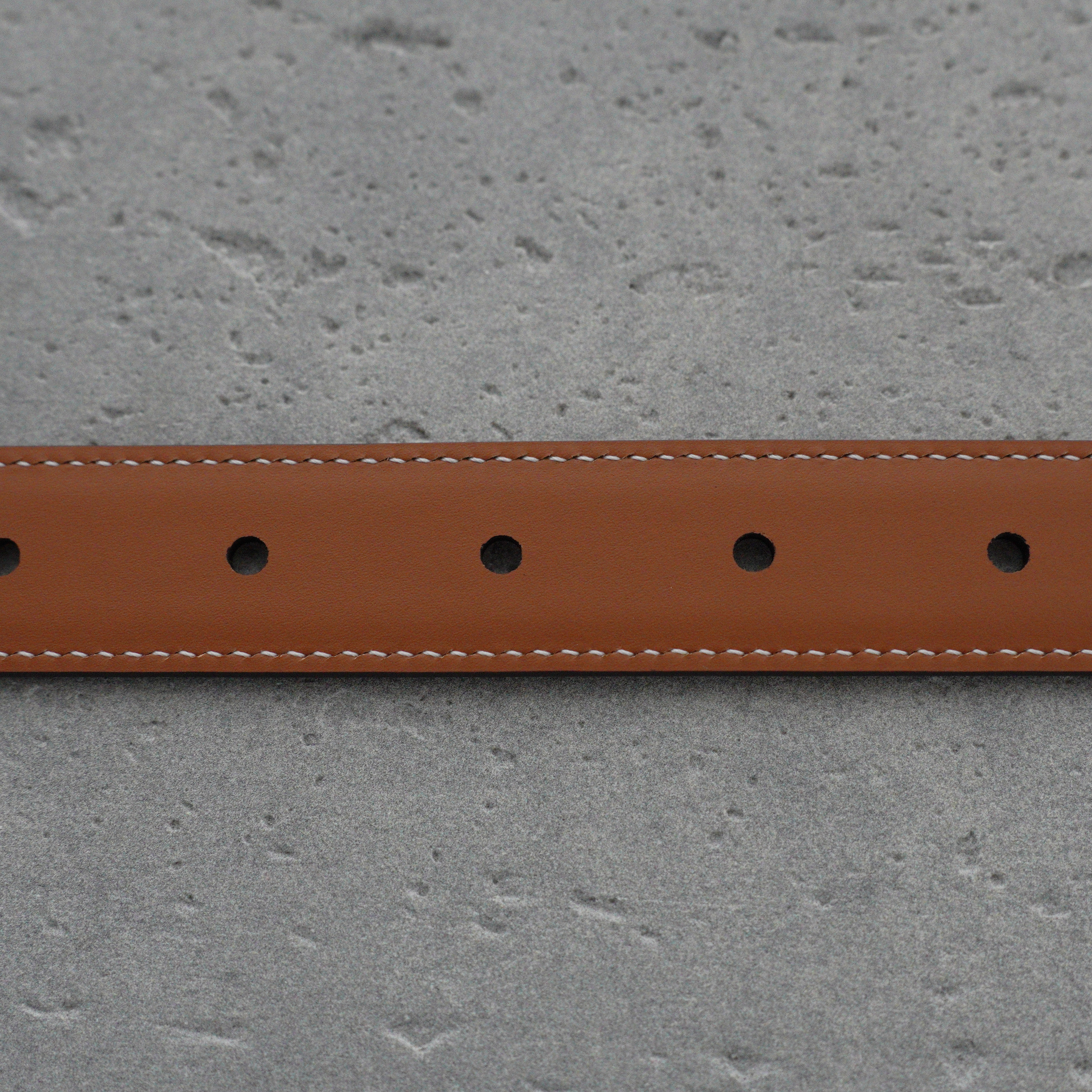 Celine Medium 25mm Triomphe Belt in Natural Calfskin（45AK93A78.04LU）