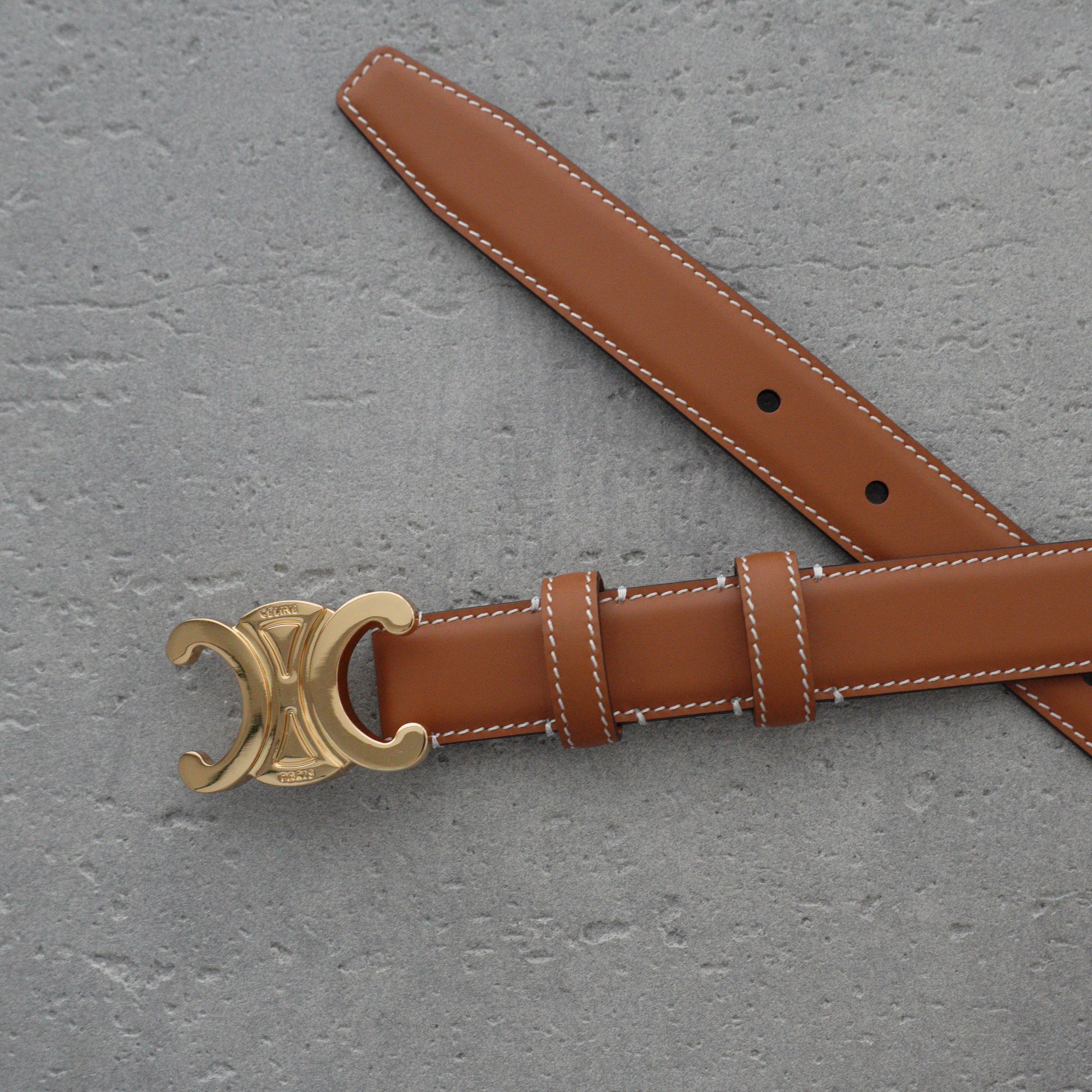 Celine Medium 25mm Triomphe Belt in Natural Calfskin（45AK93A78.04LU）